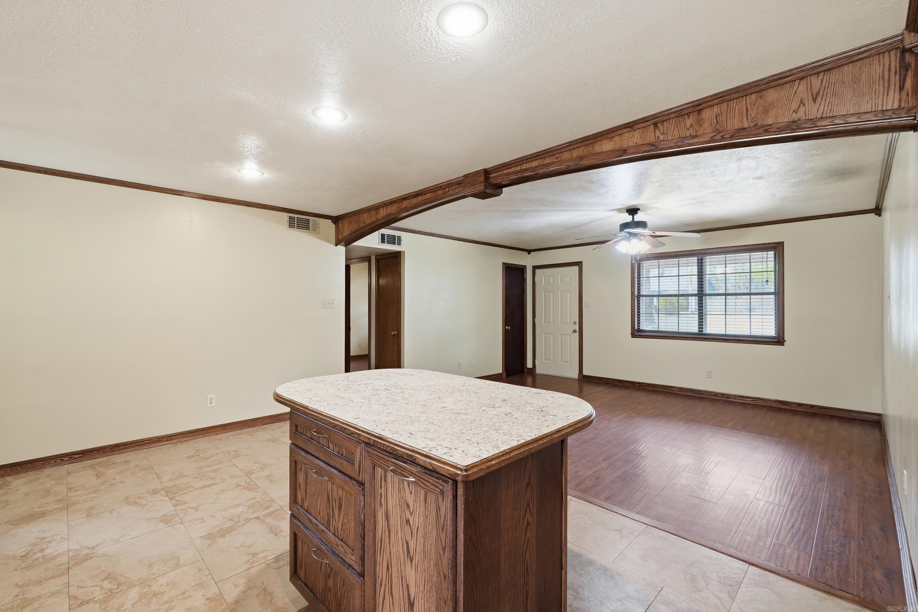 7 Douglas  Greenbrier, AR