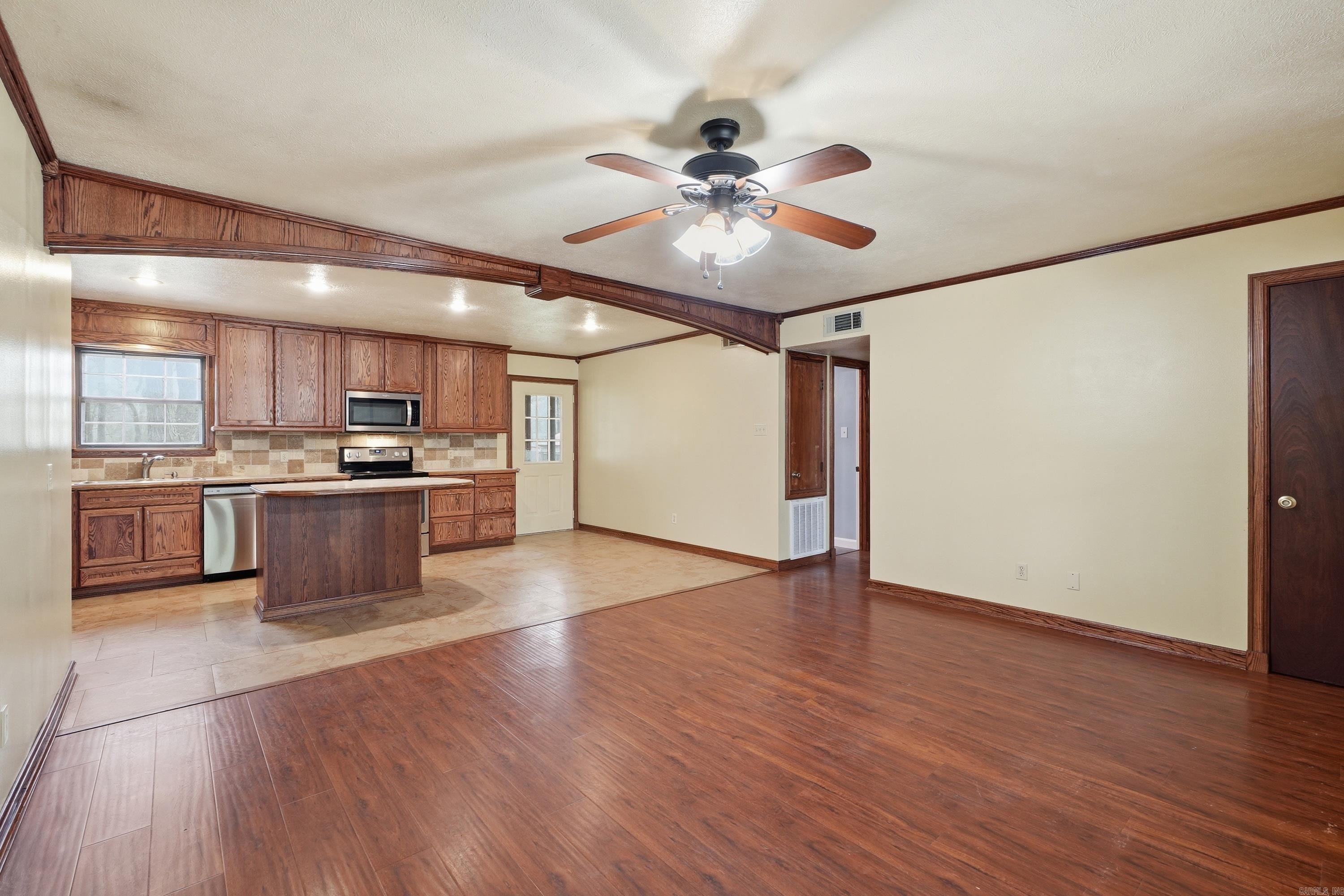 7 Douglas  Greenbrier, AR