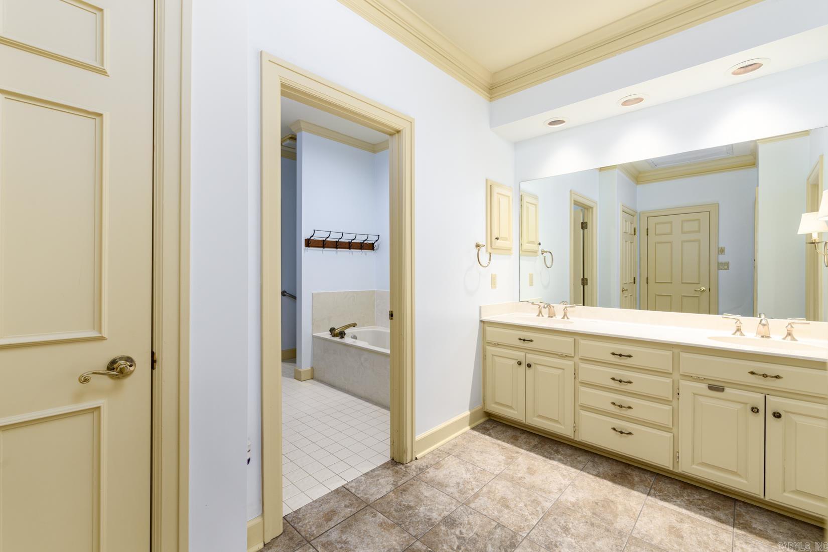 12400 Hunters Glen #8  Little Rock, AR