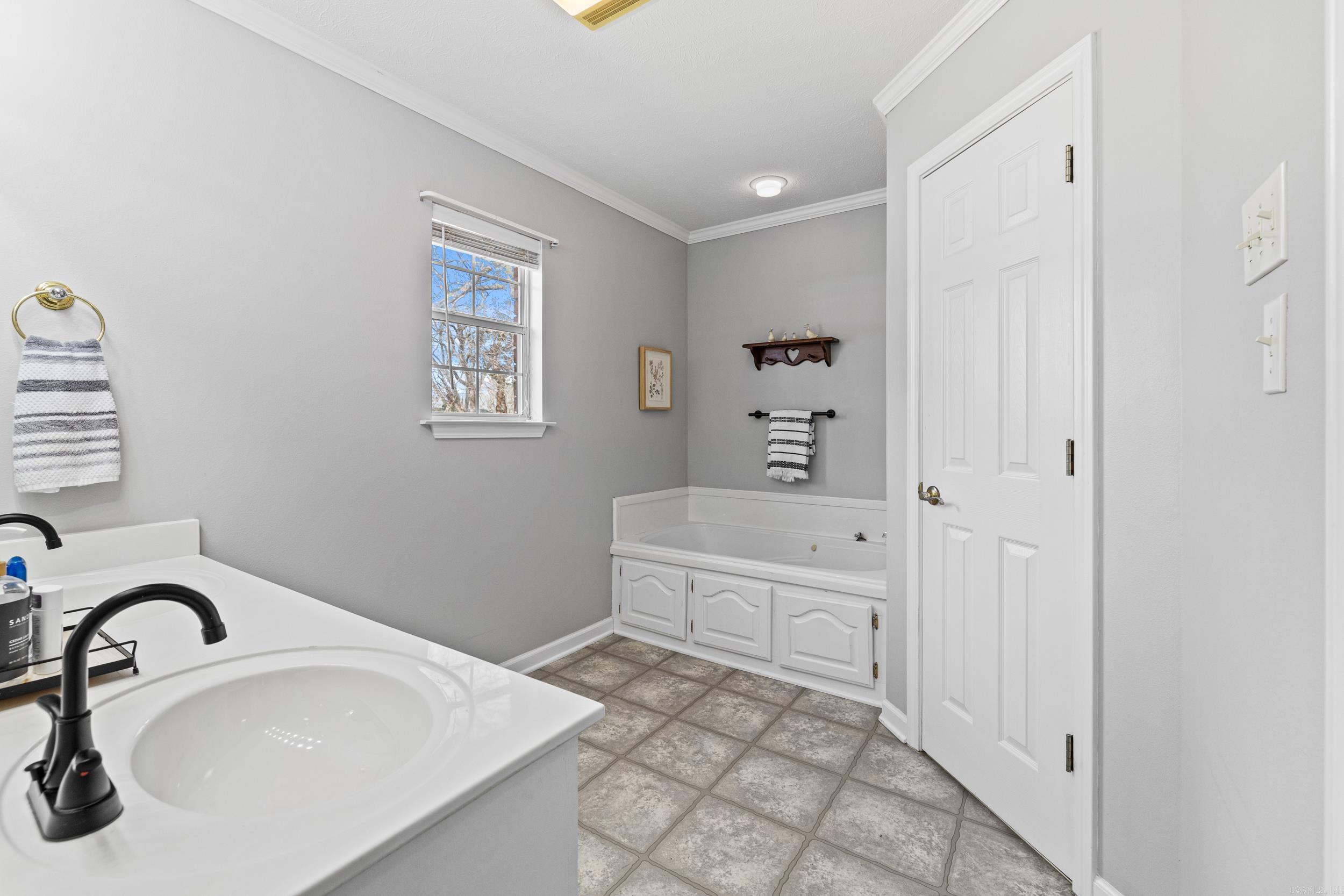 1600 Ridgefield Dr  Heber Springs, AR