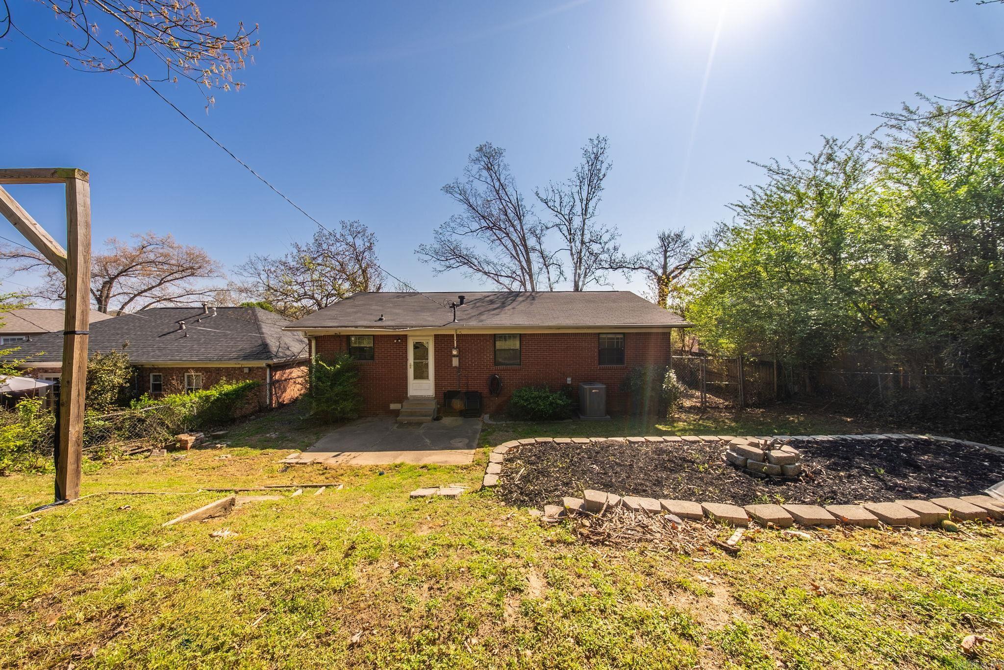 105 White Oak Ln  Little Rock, AR