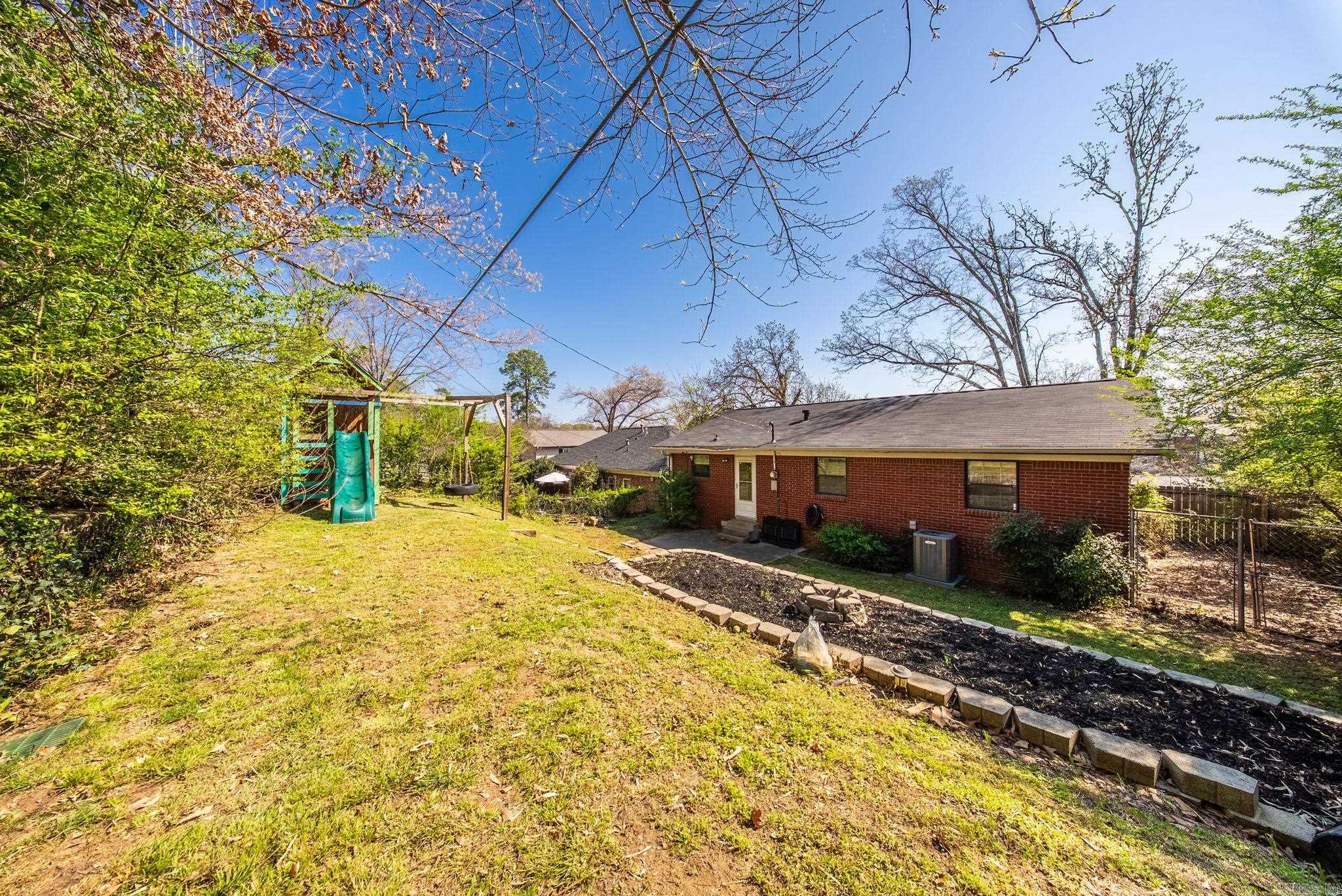 105 White Oak Ln  Little Rock, AR