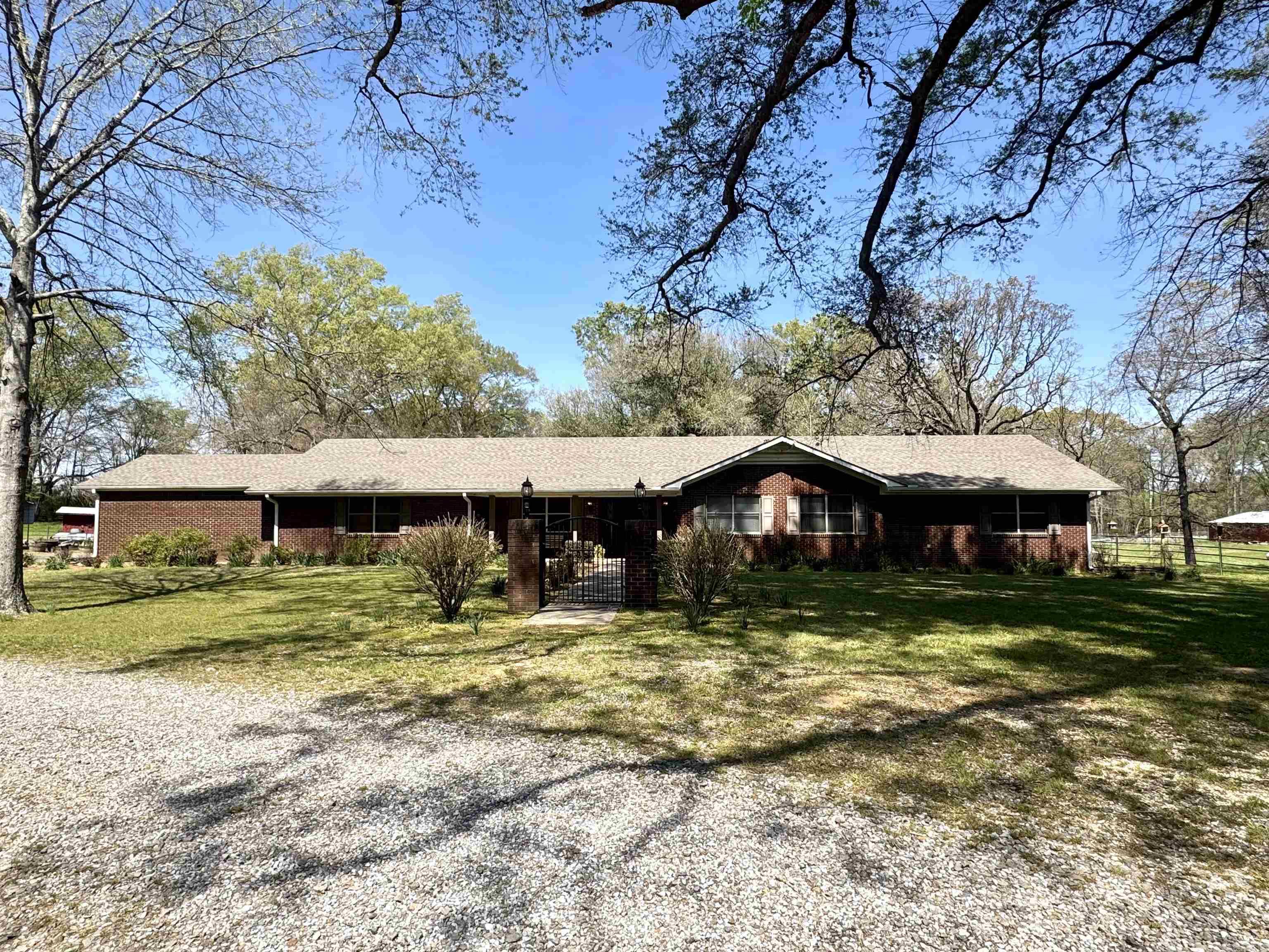 721 W George Pike Ln  DeWitt, AR