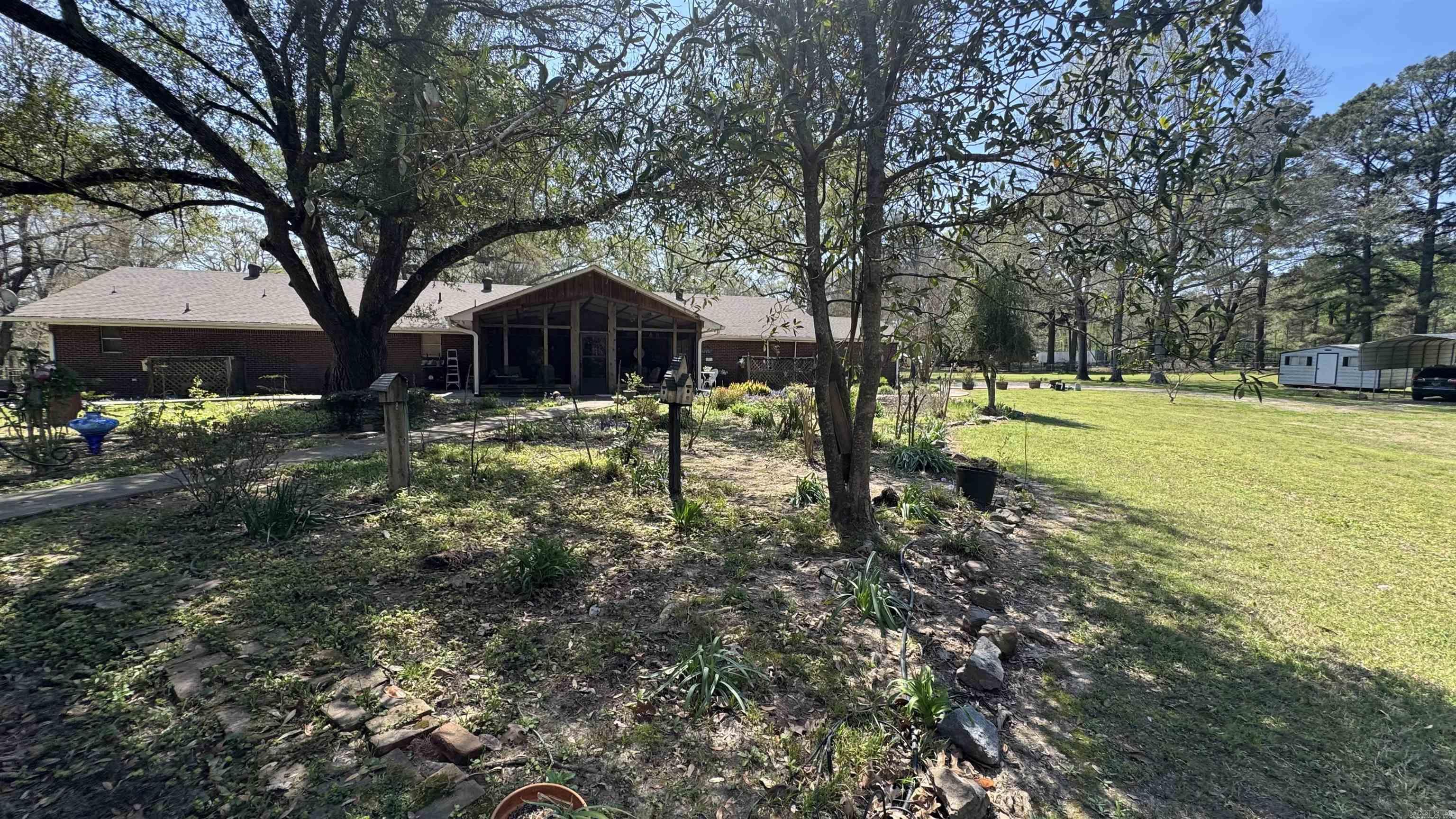 721 W George Pike Ln  DeWitt, AR