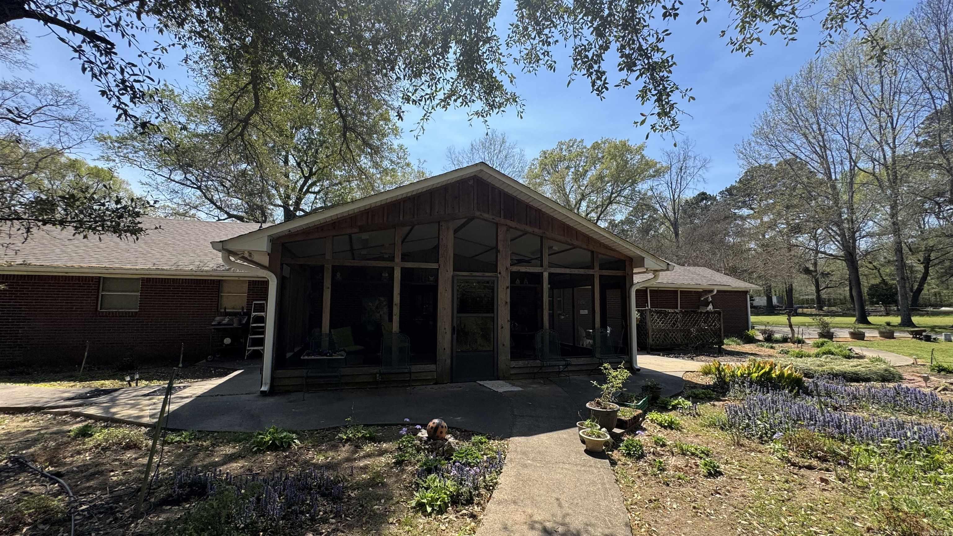 721 W George Pike Ln  DeWitt, AR