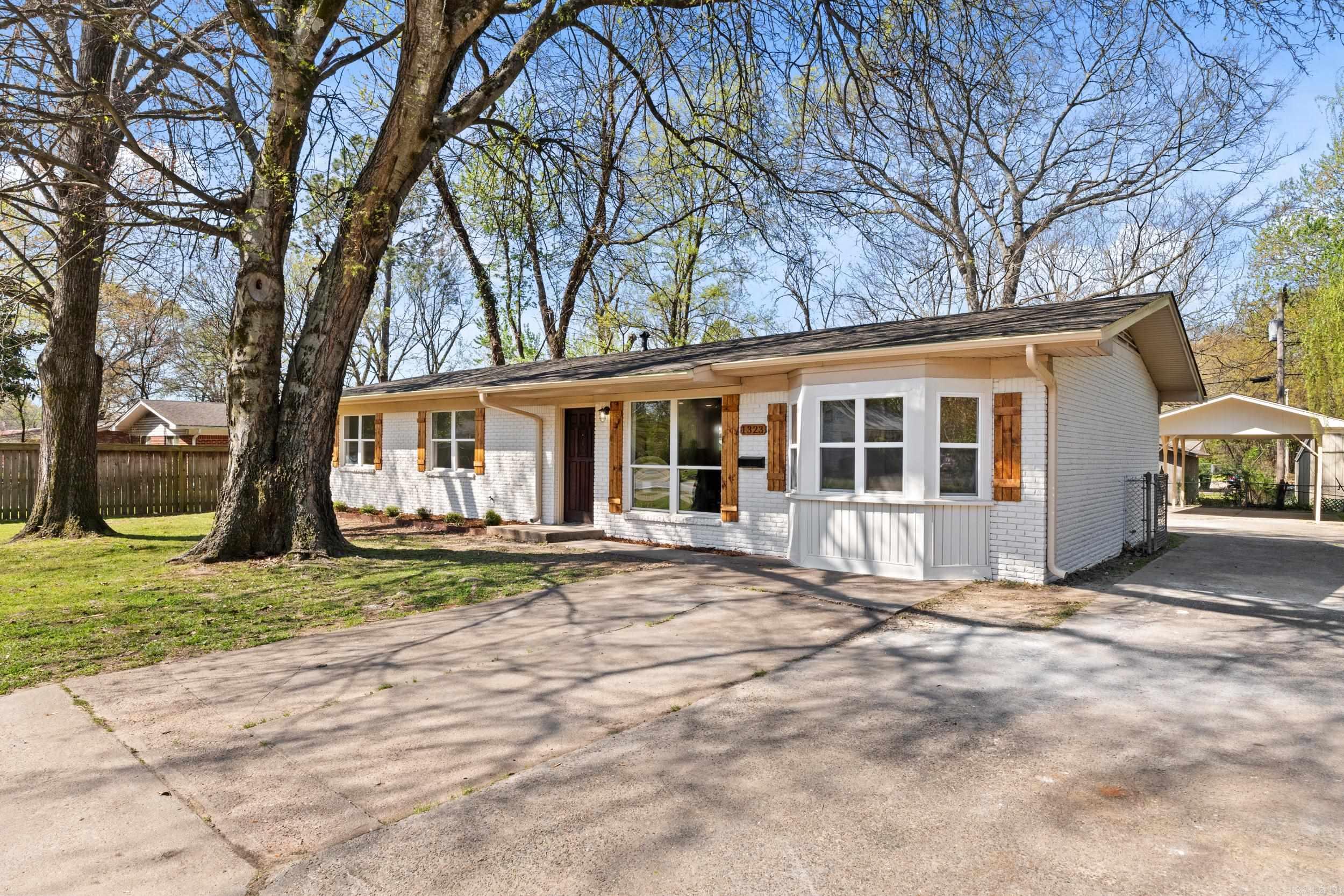 1323 Donaghey  Conway, AR