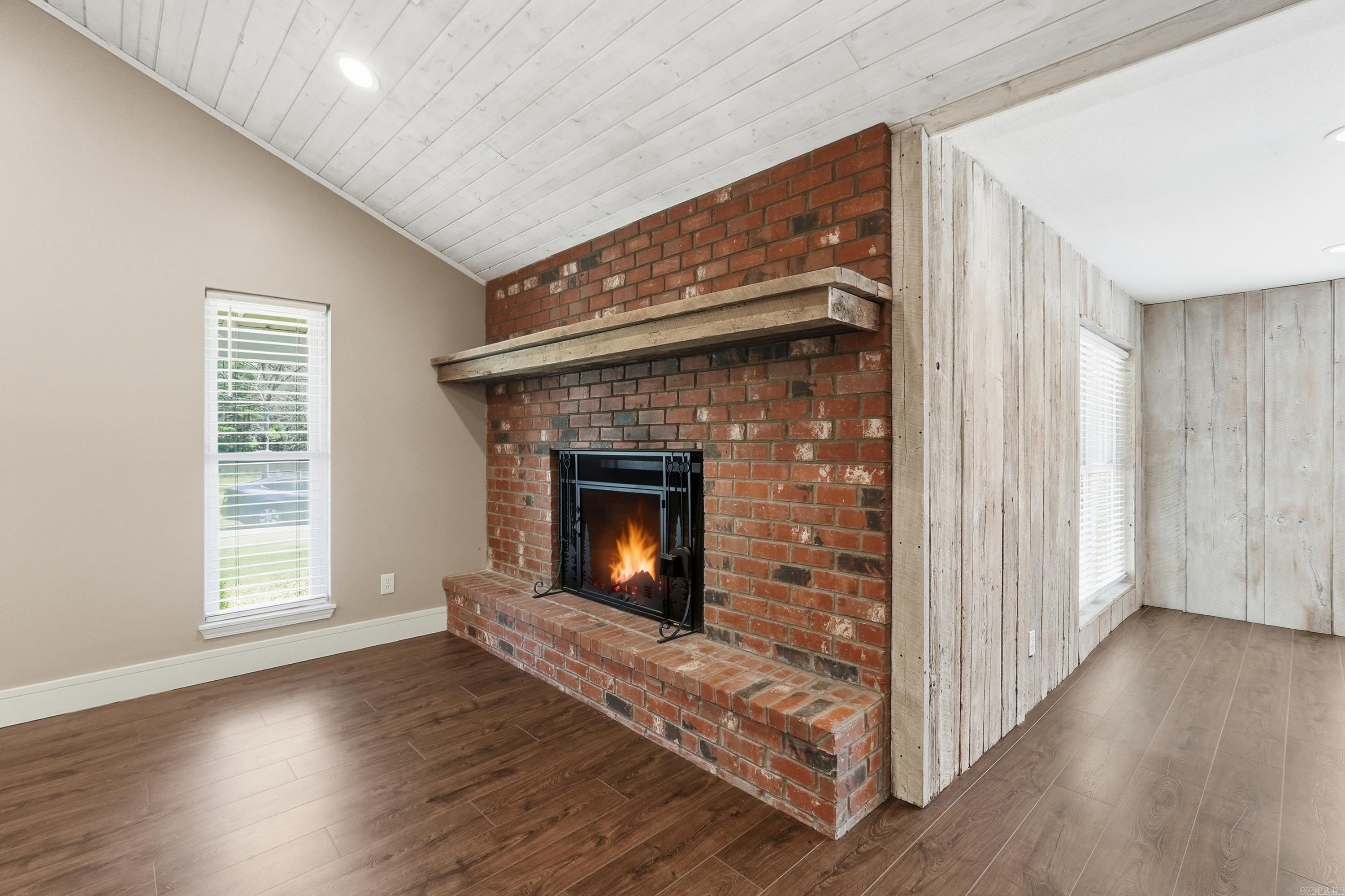 1224 Twin Coves Circle  Greers Ferry, AR