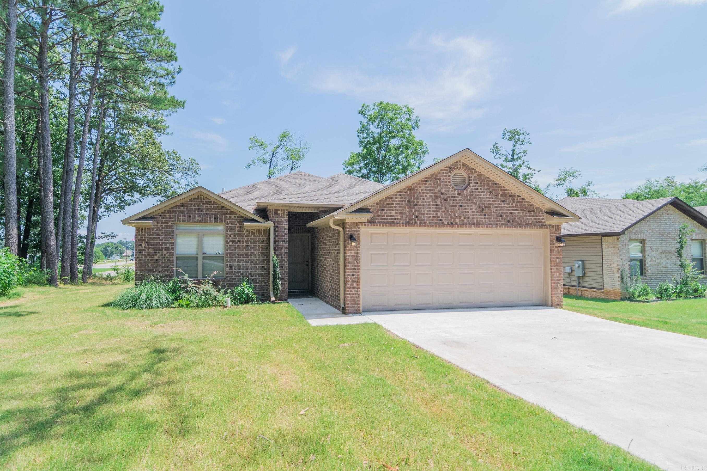 208 Lake  Jonesboro, AR