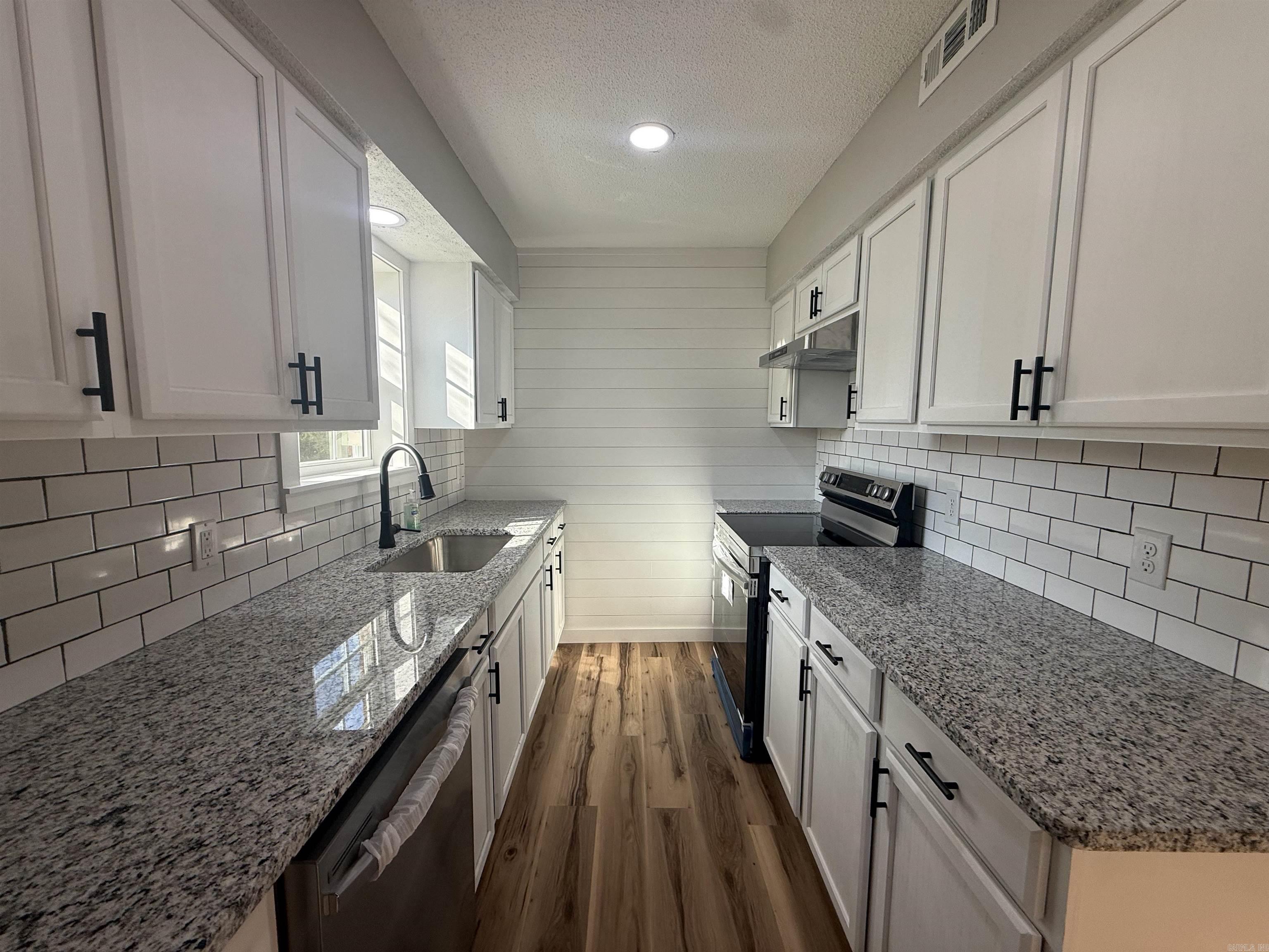 214 S 30Th St  Ozark, AR