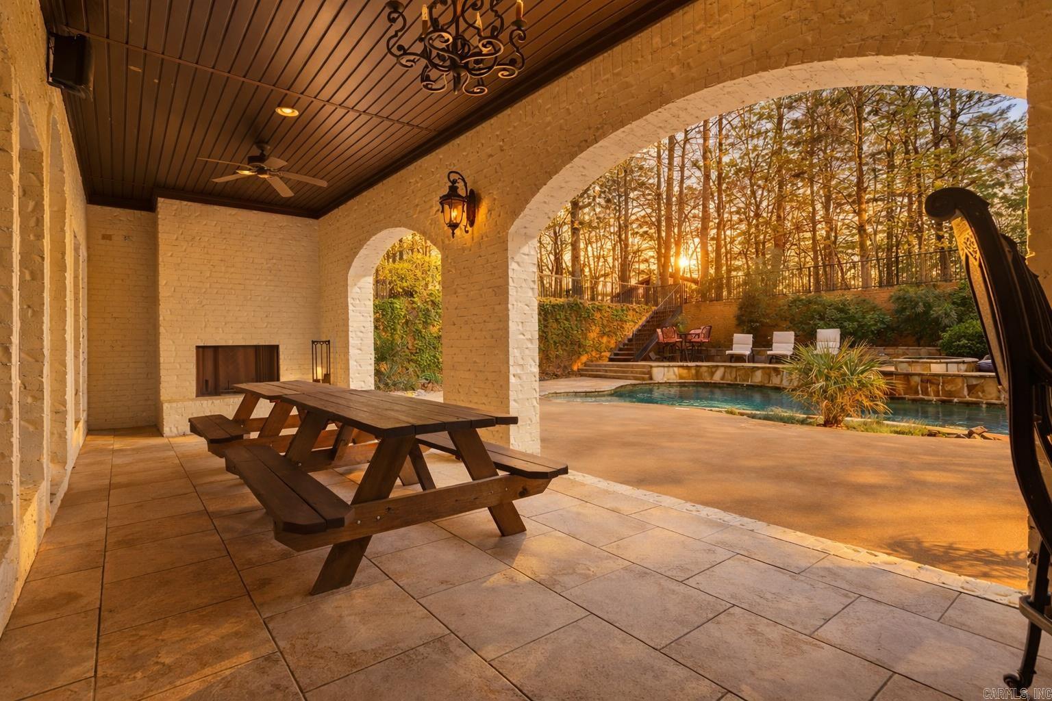 31 Cravache  Little Rock, AR