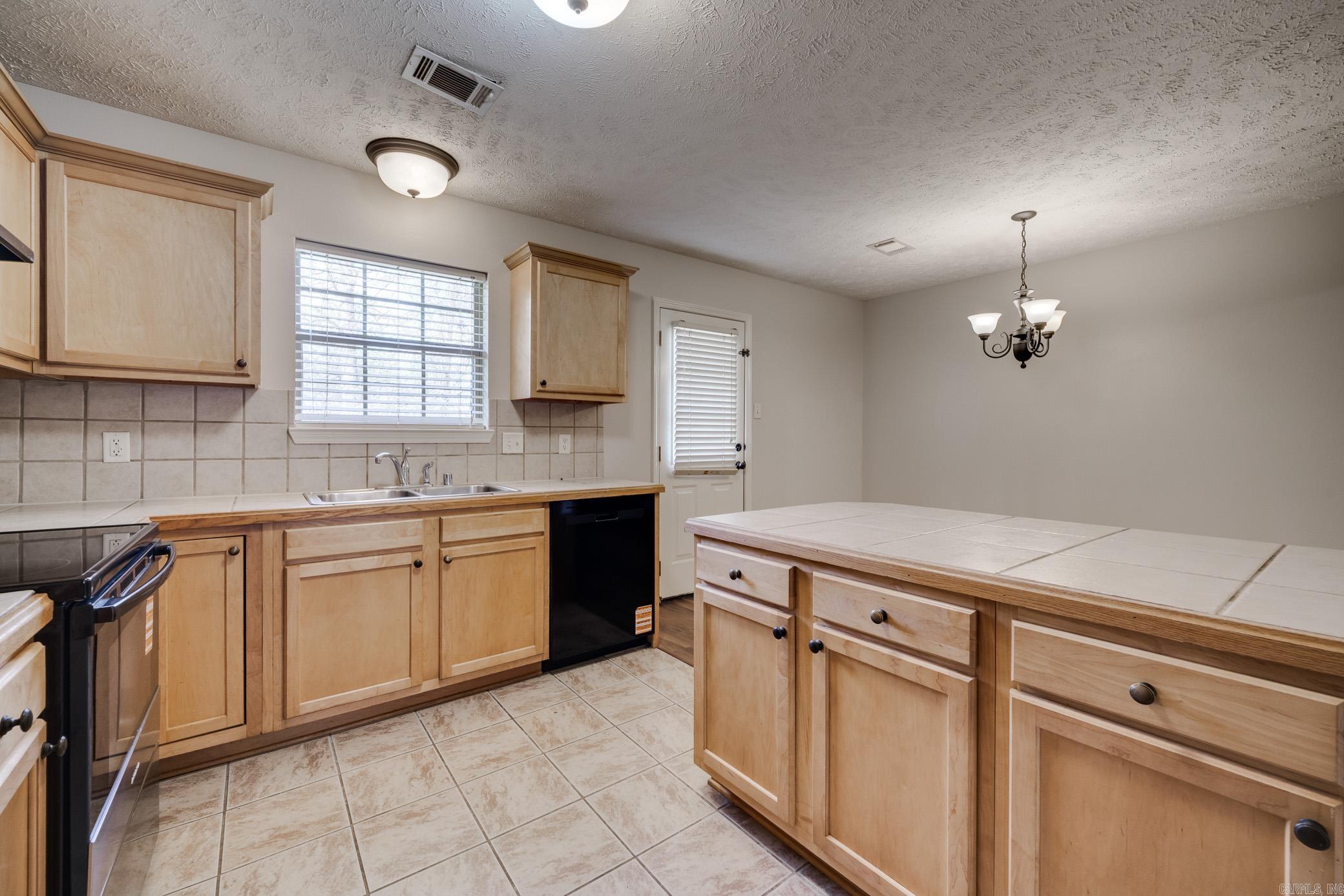 54 Louise  Greenbrier, AR