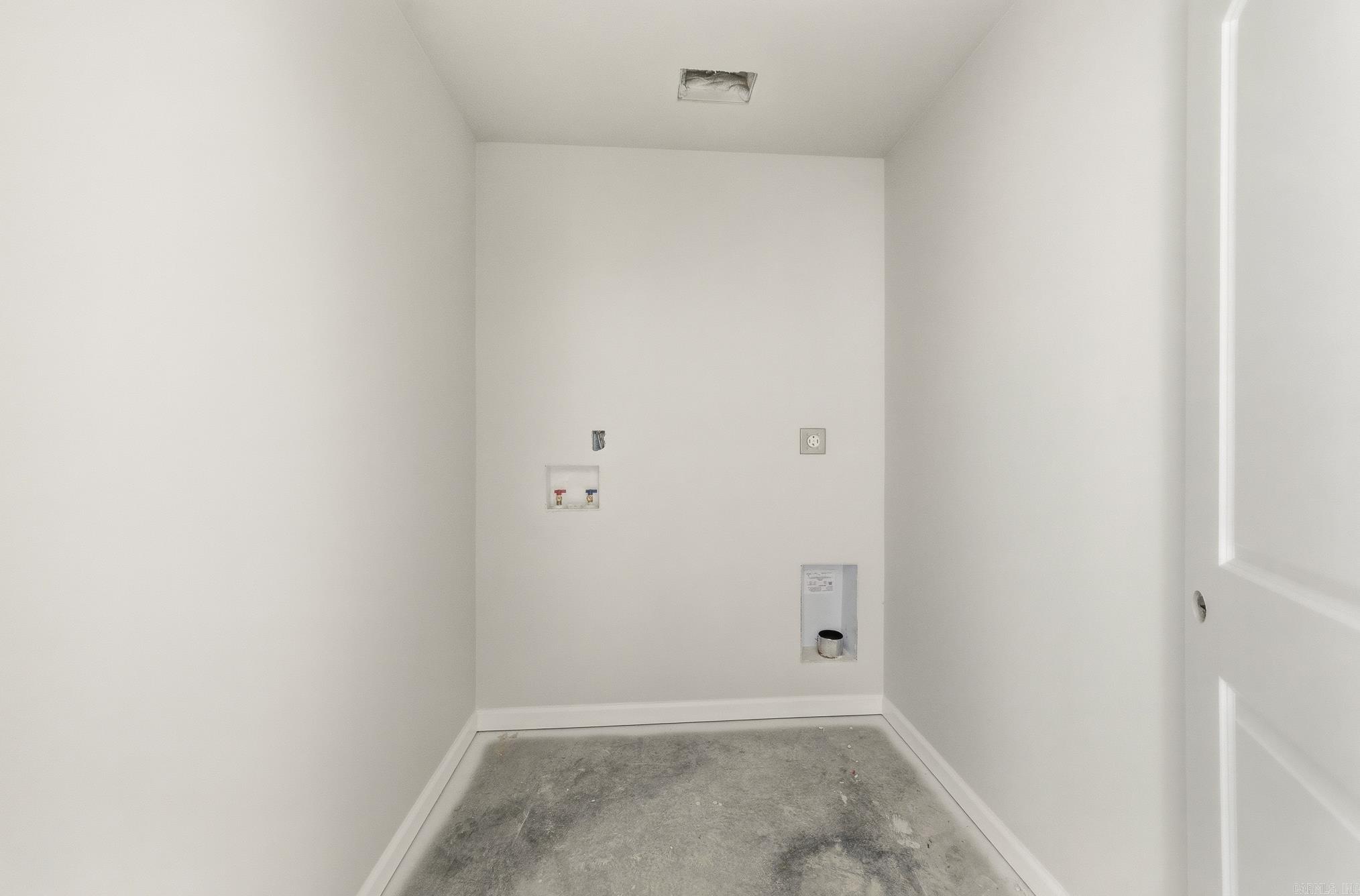 101 LLOYD HENDERSON  Beebe, AR