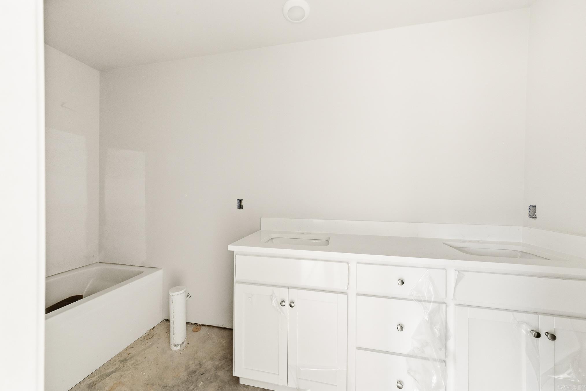 101 LLOYD HENDERSON  Beebe, AR