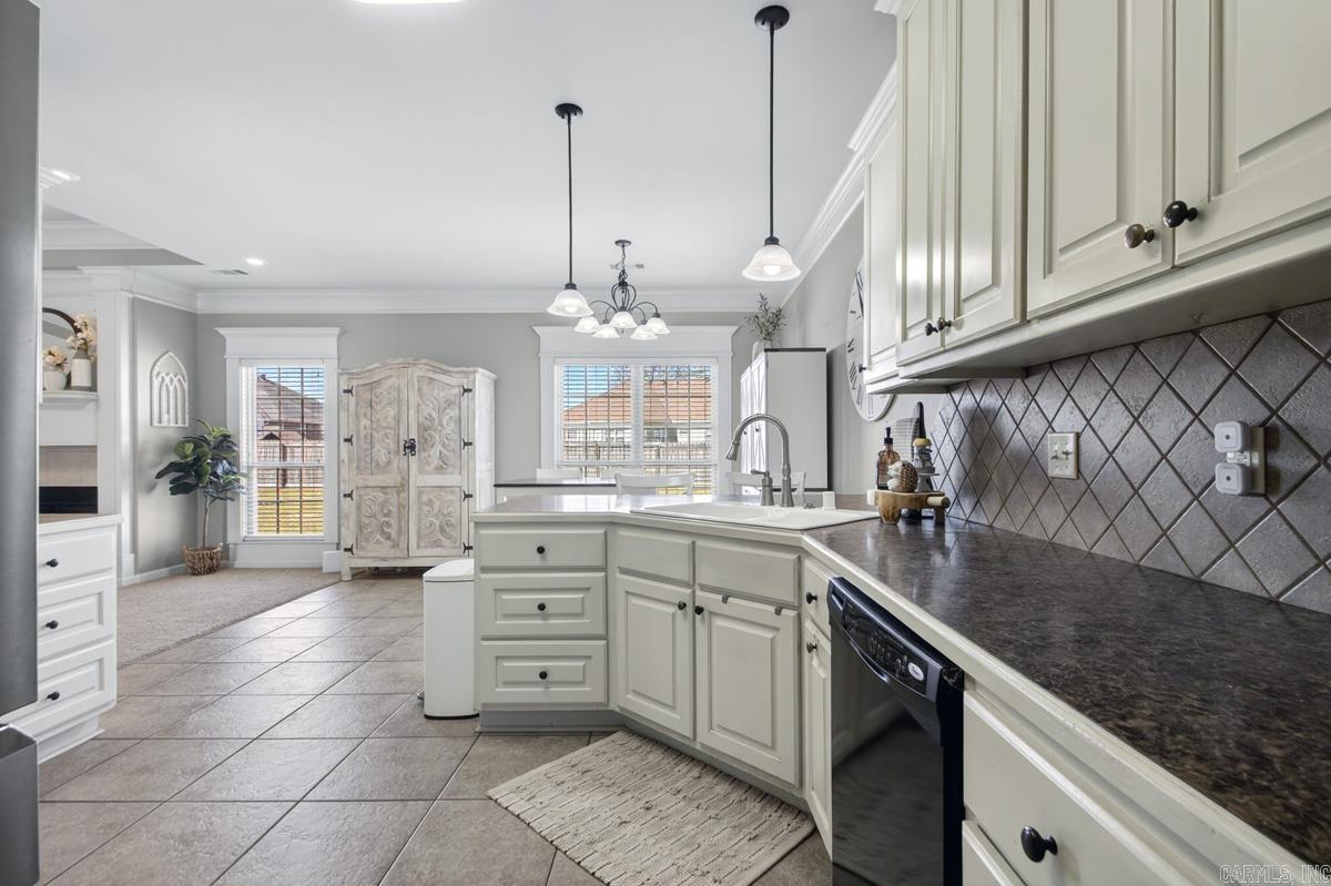 3273 Clover Hill  Benton, AR