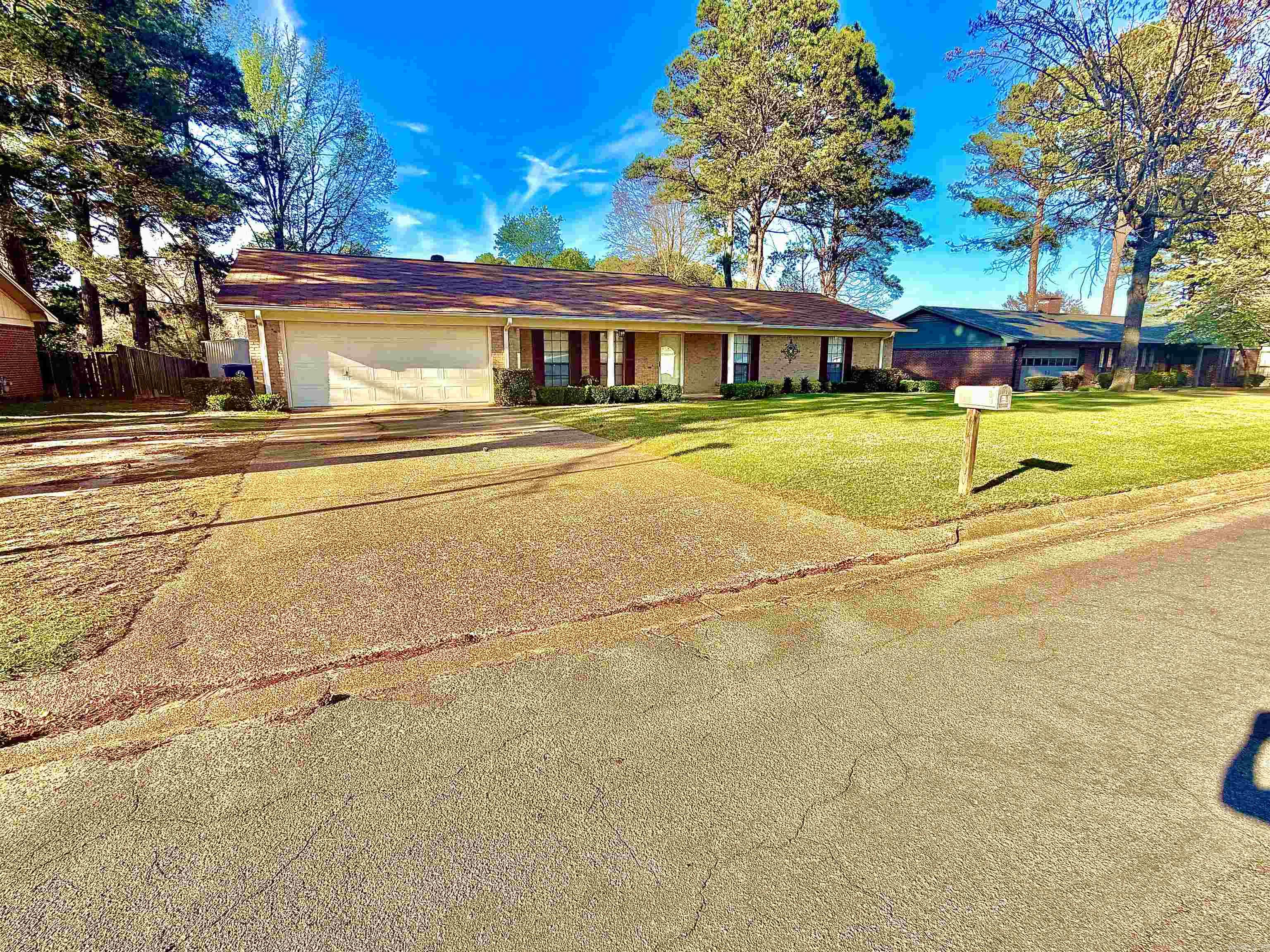 1354 Camellia  Camden, AR