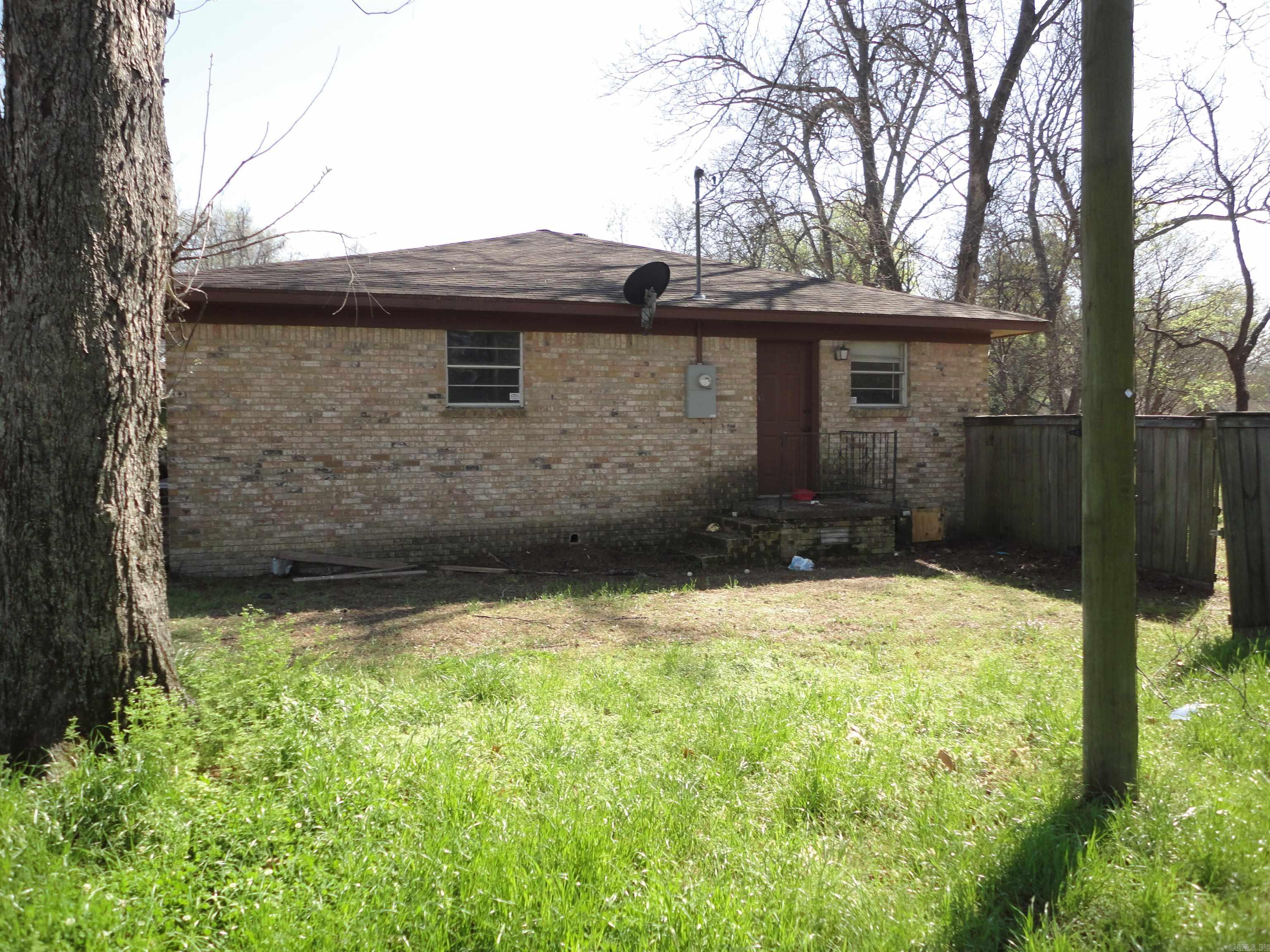 417 NE 4th  England, AR