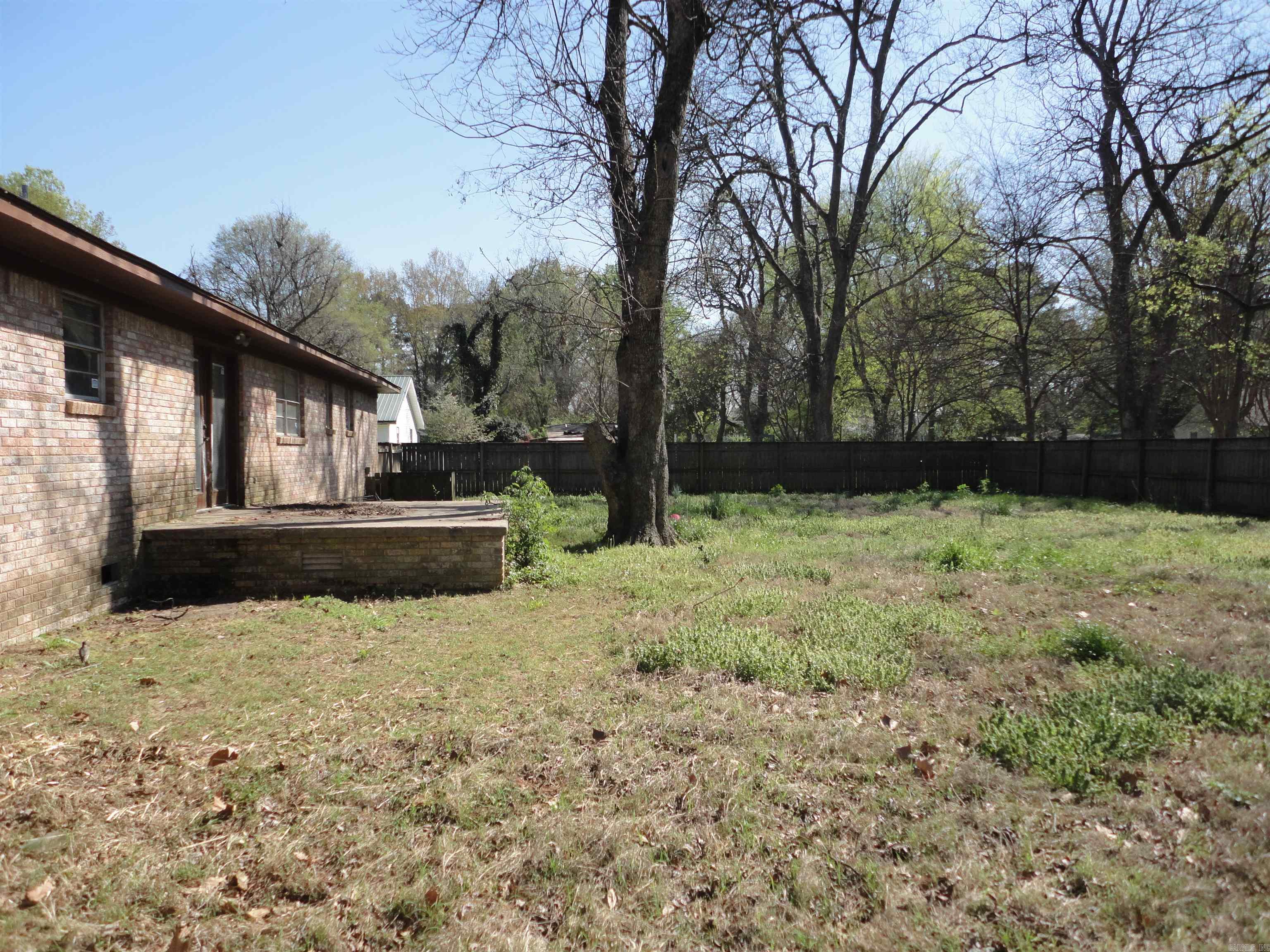 417 NE 4th  England, AR