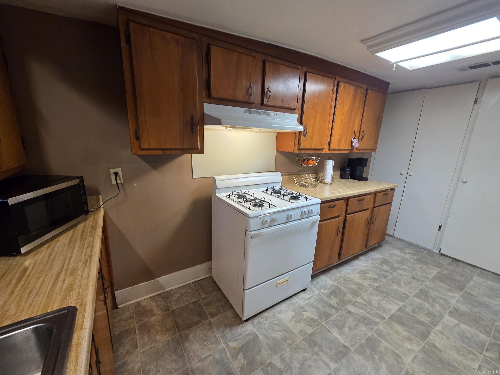 407 E Market  Searcy, AR