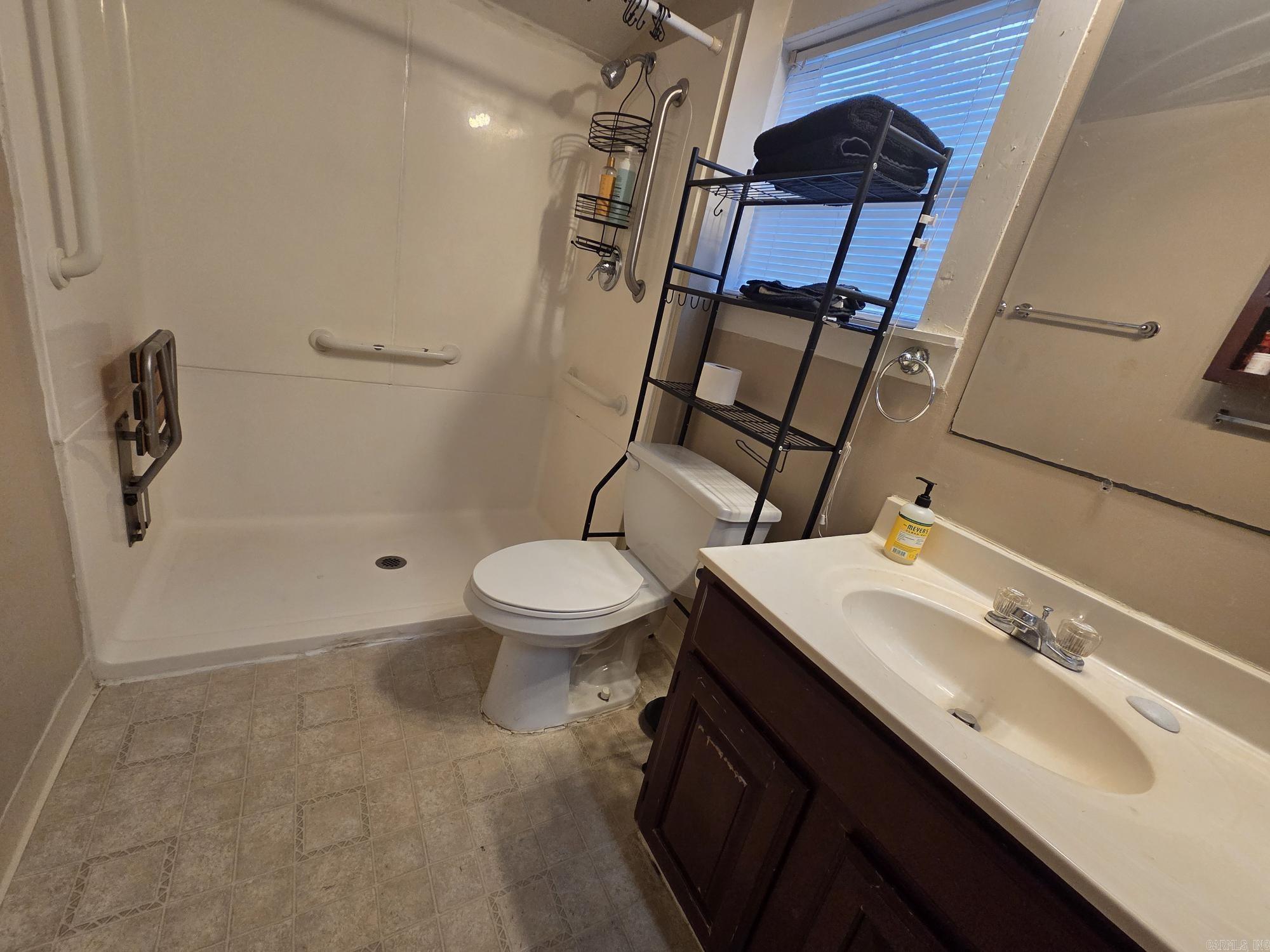 407 E Market  Searcy, AR