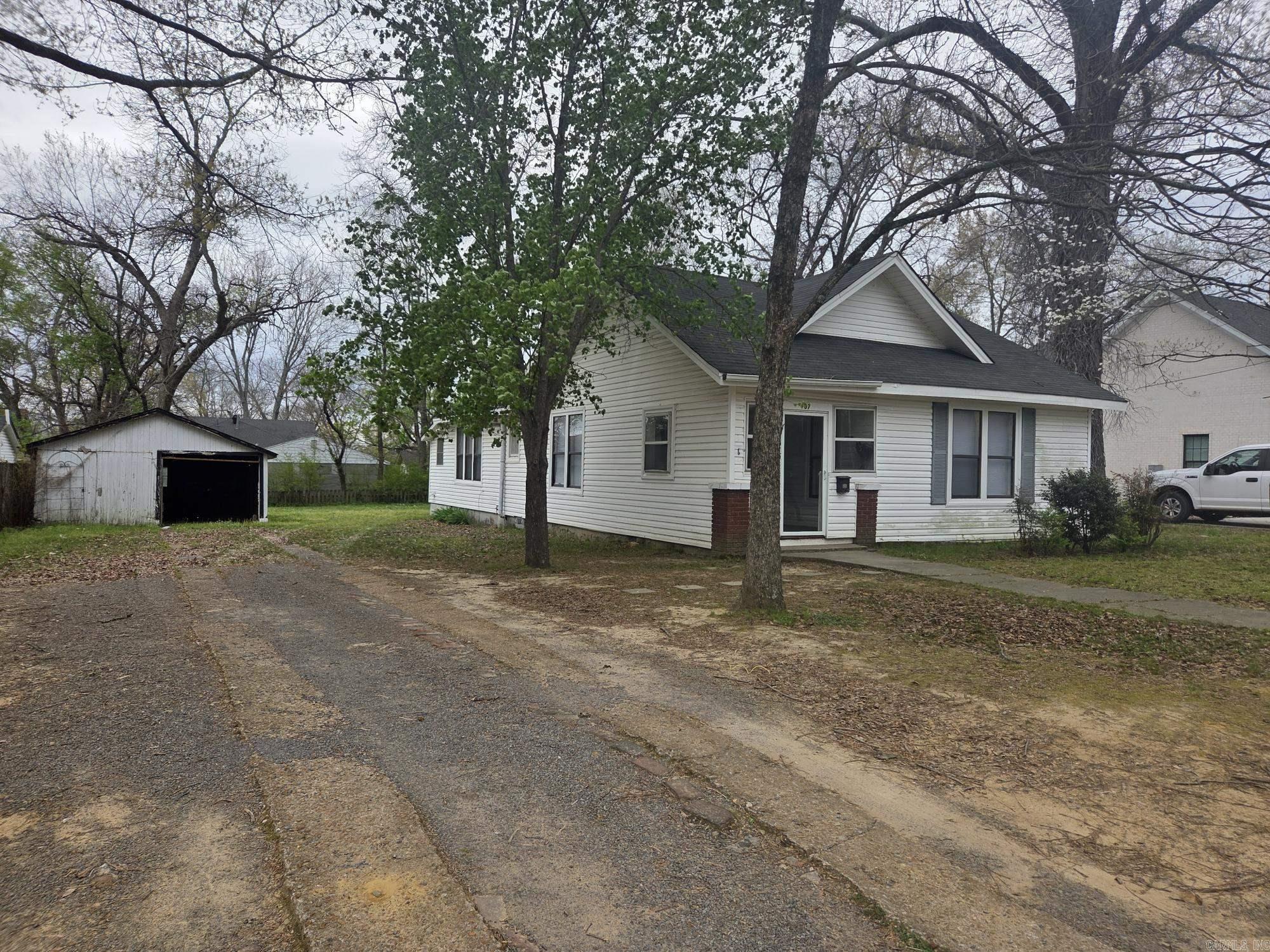 407 E Market  Searcy, AR