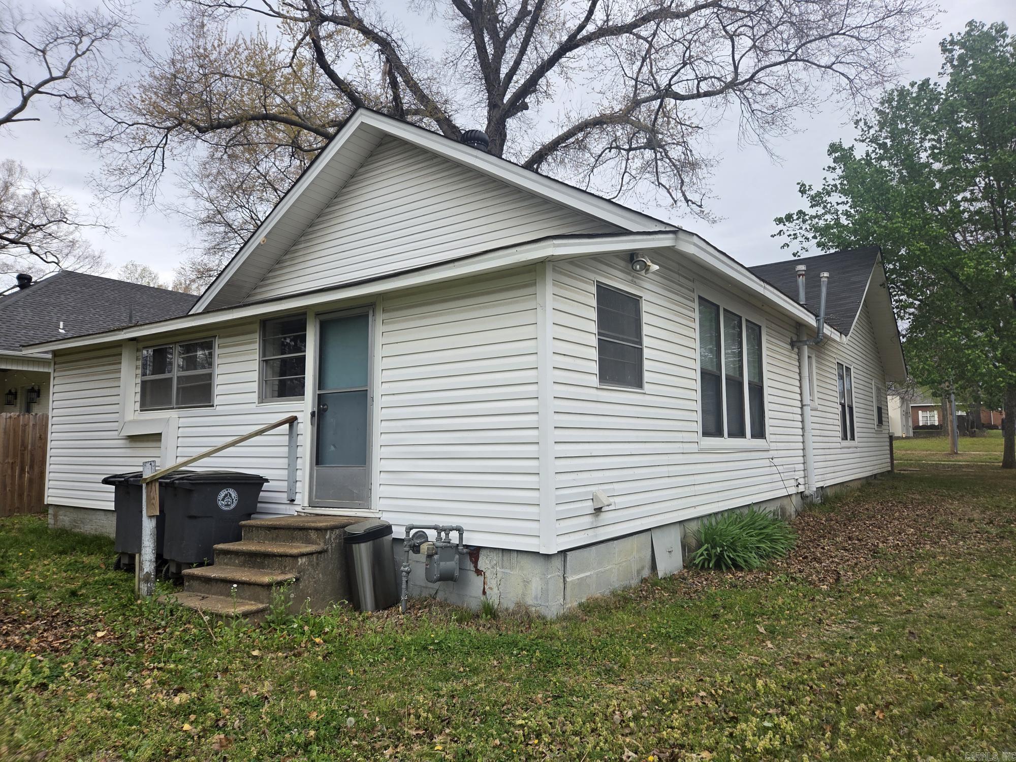 407 E Market  Searcy, AR