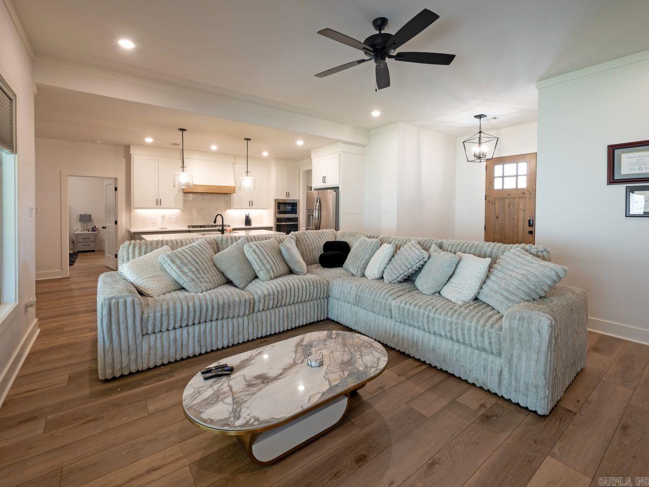 7921 S Shoreline  Benton, AR