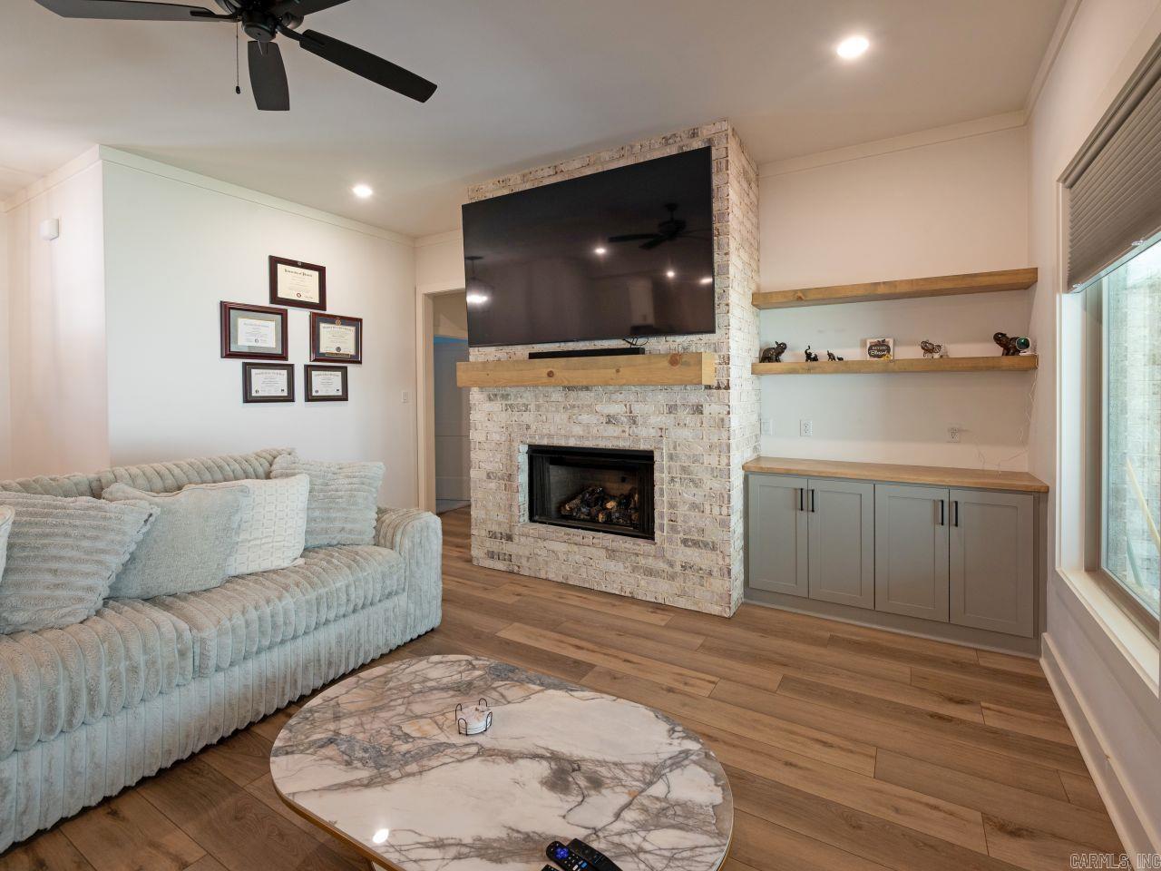 7921 S Shoreline  Benton, AR