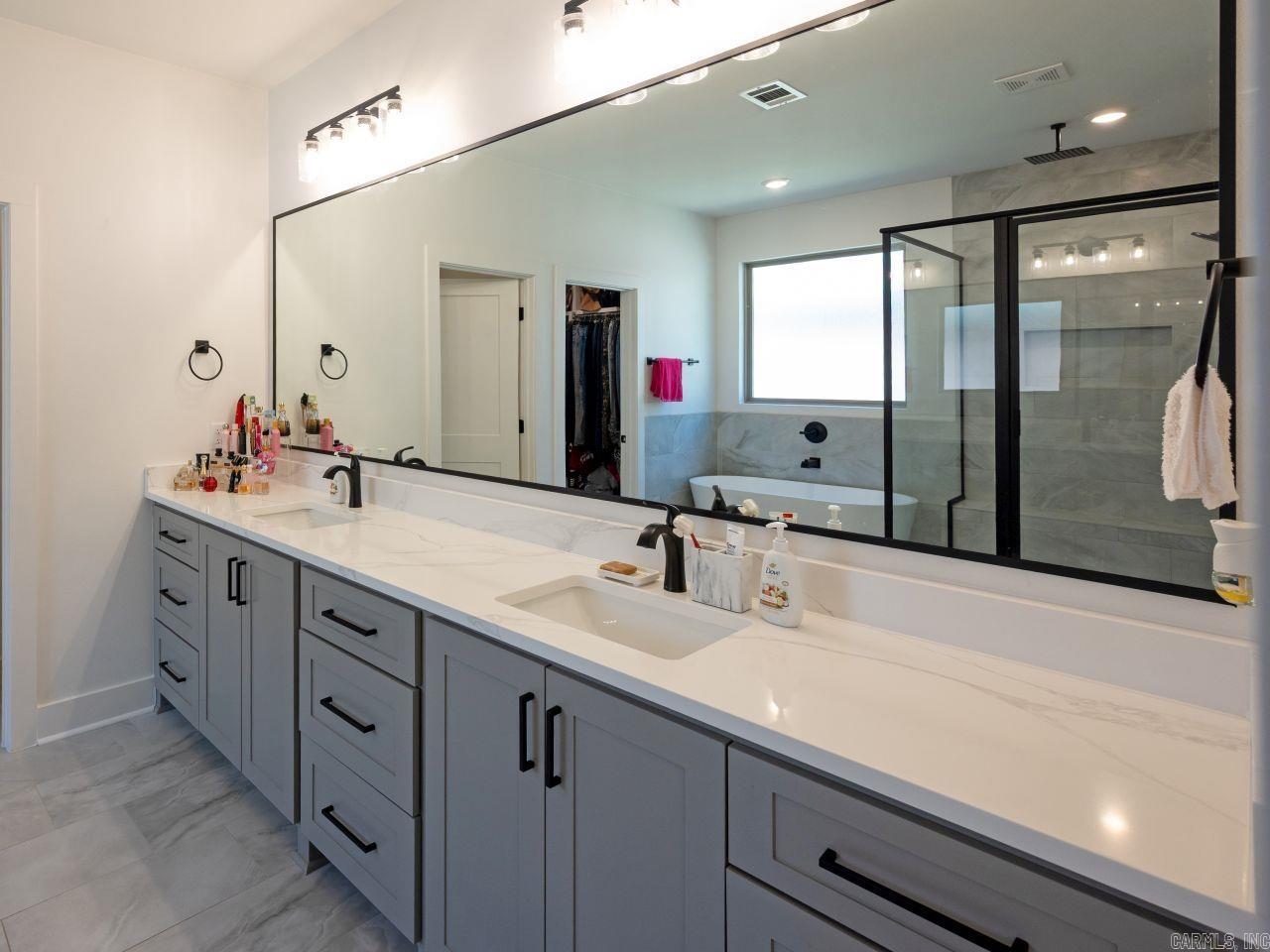 7921 S Shoreline  Benton, AR