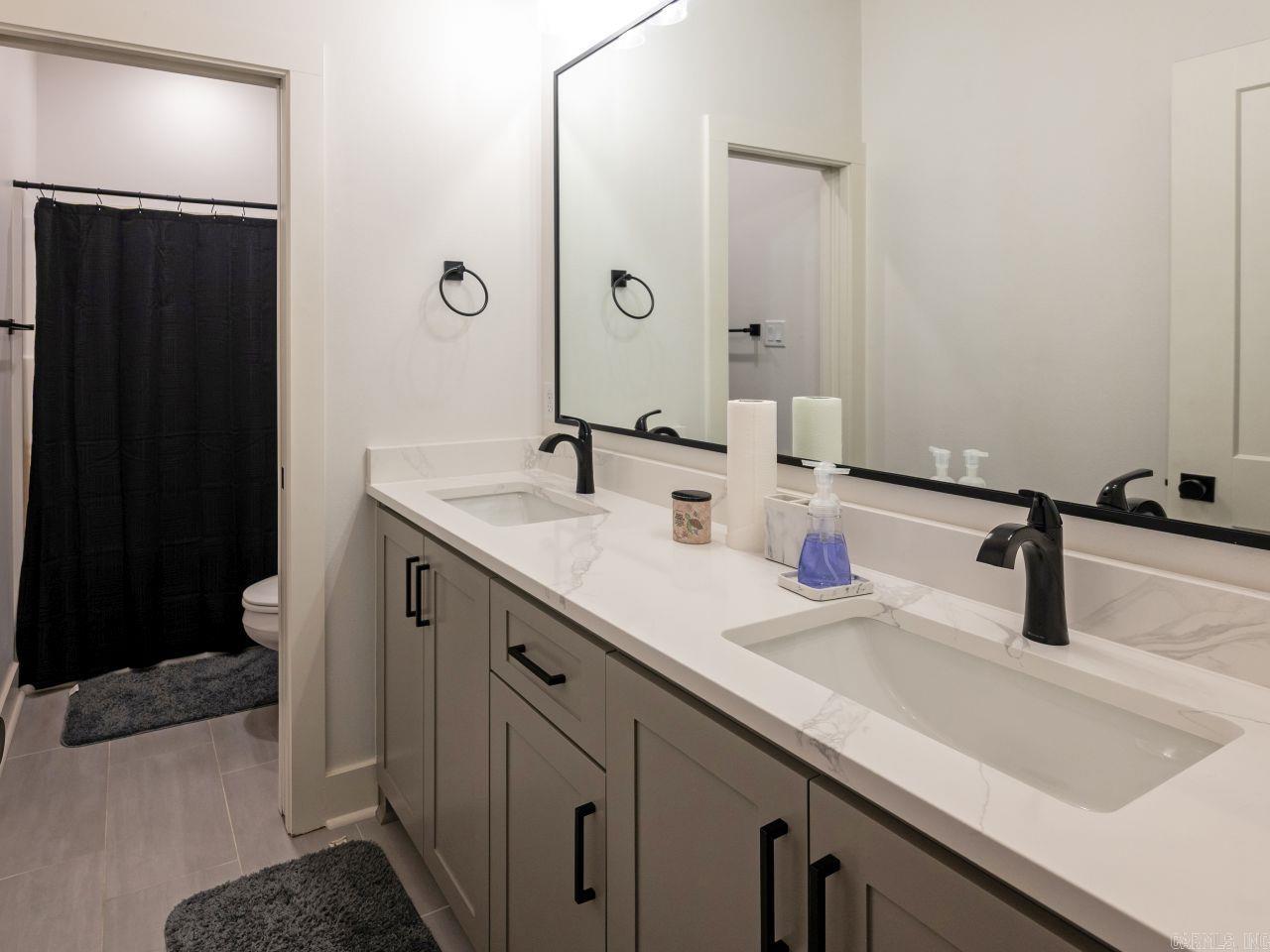 7921 S Shoreline  Benton, AR