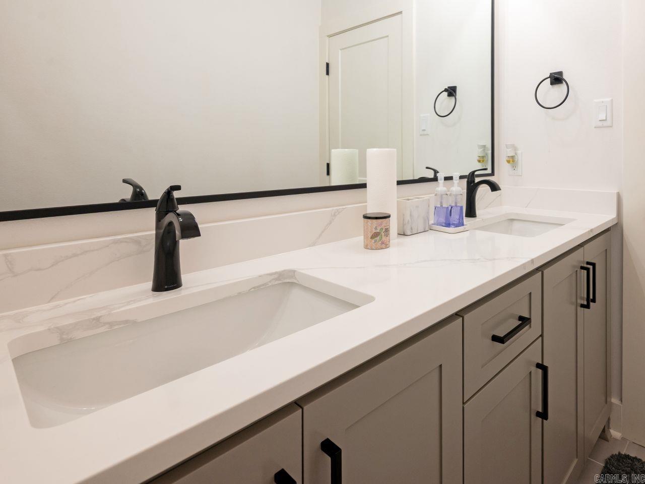 7921 S Shoreline  Benton, AR