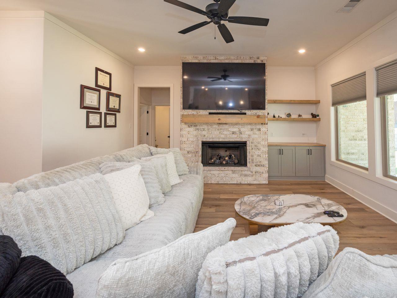 7921 S Shoreline  Benton, AR