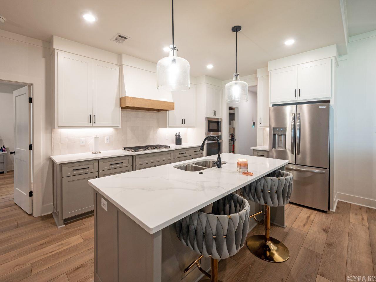 7921 S Shoreline  Benton, AR