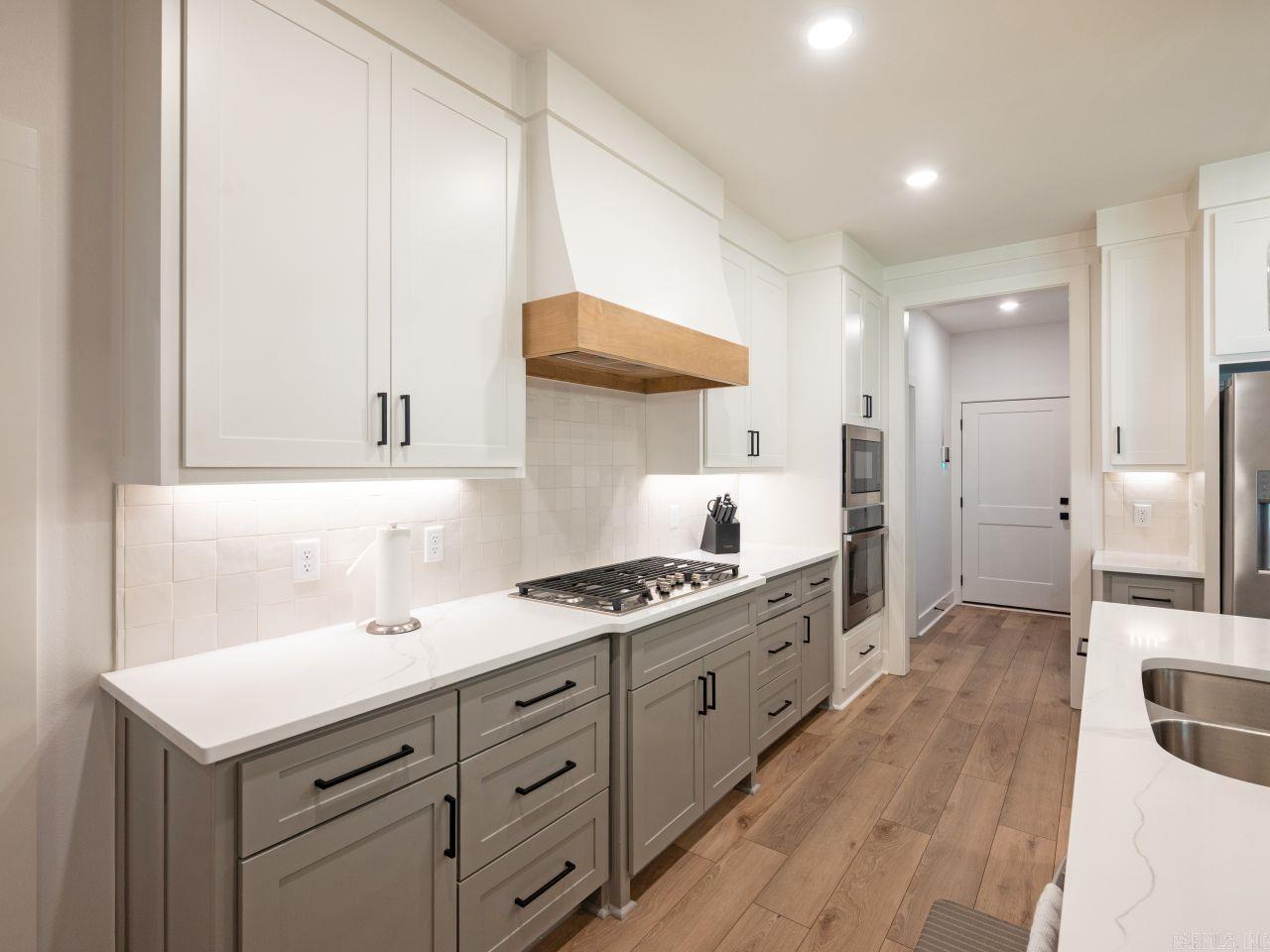 7921 S Shoreline  Benton, AR