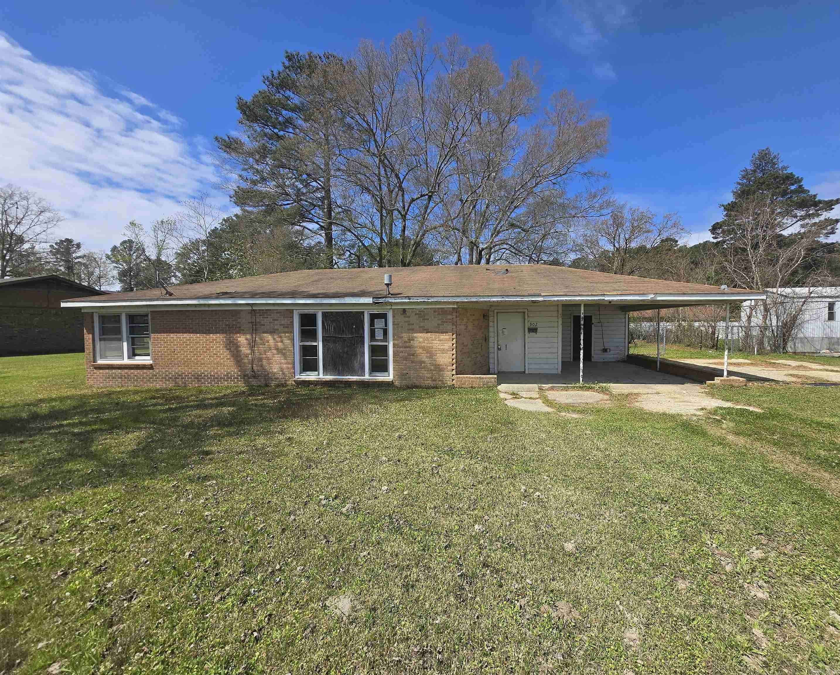 902 S Mount Holly  Smackover, AR