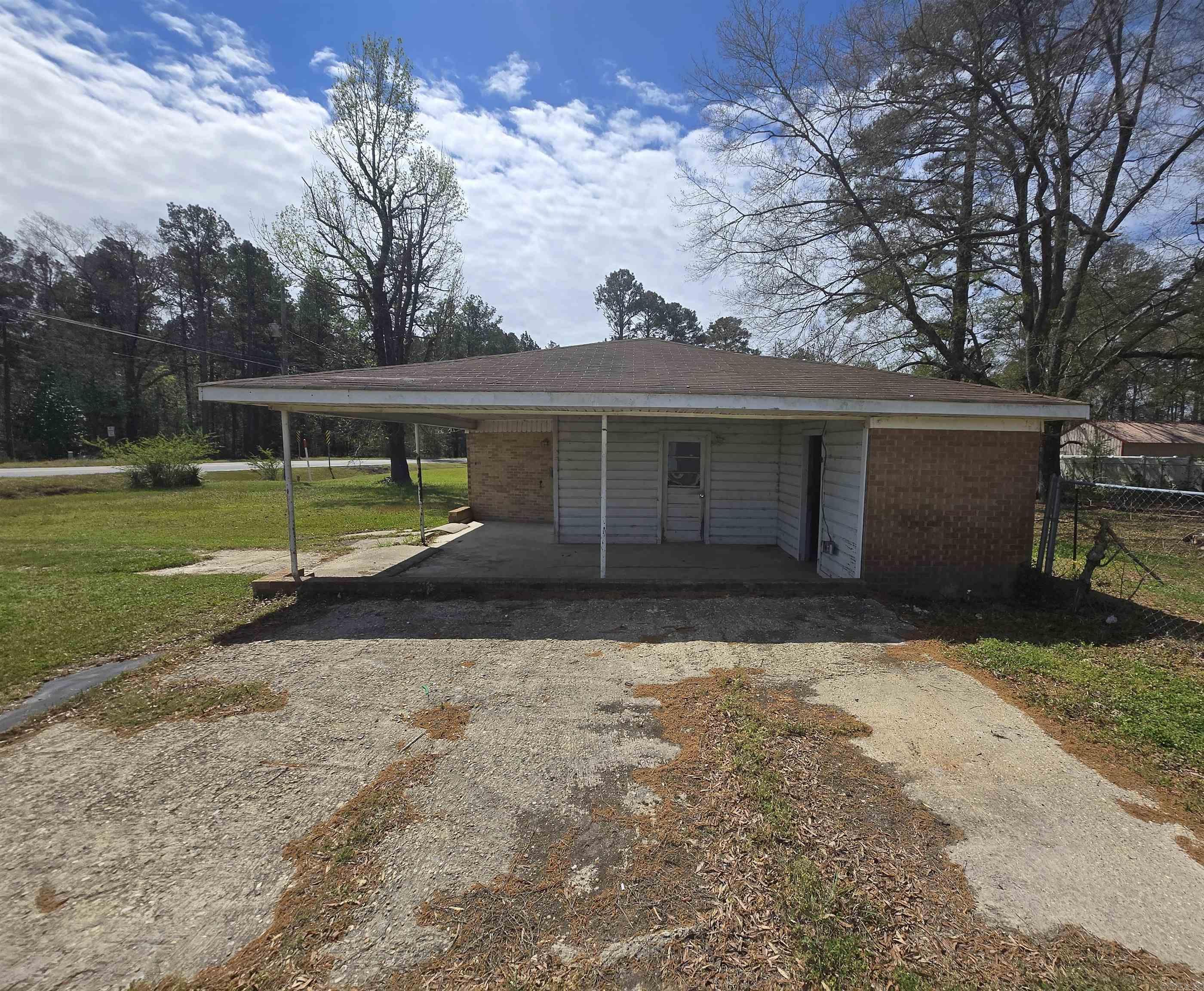 902 S Mount Holly  Smackover, AR