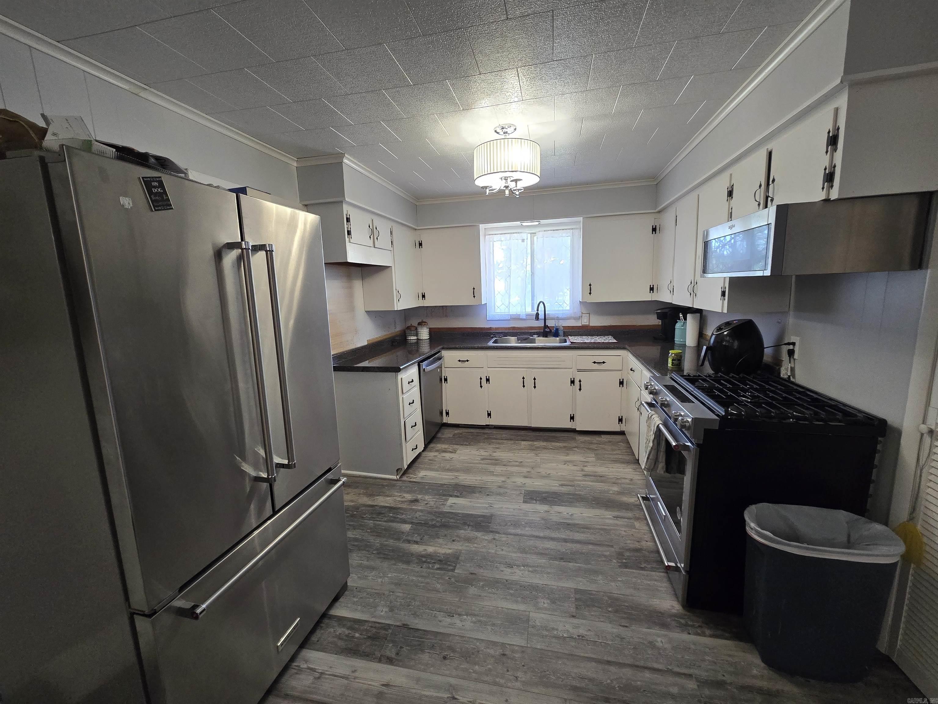 1800 White  Batesville, AR