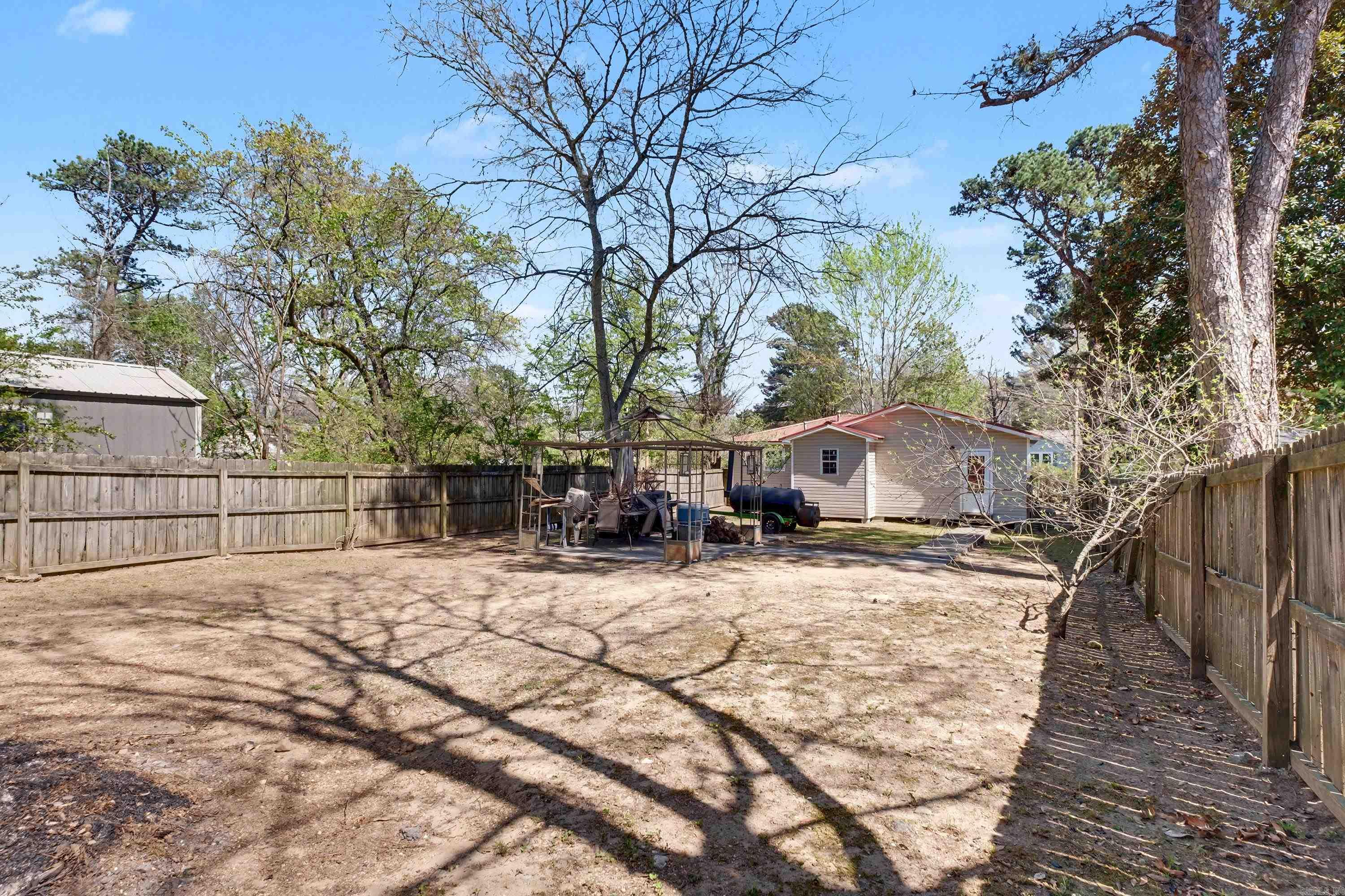 1623 Dixie  Benton, AR