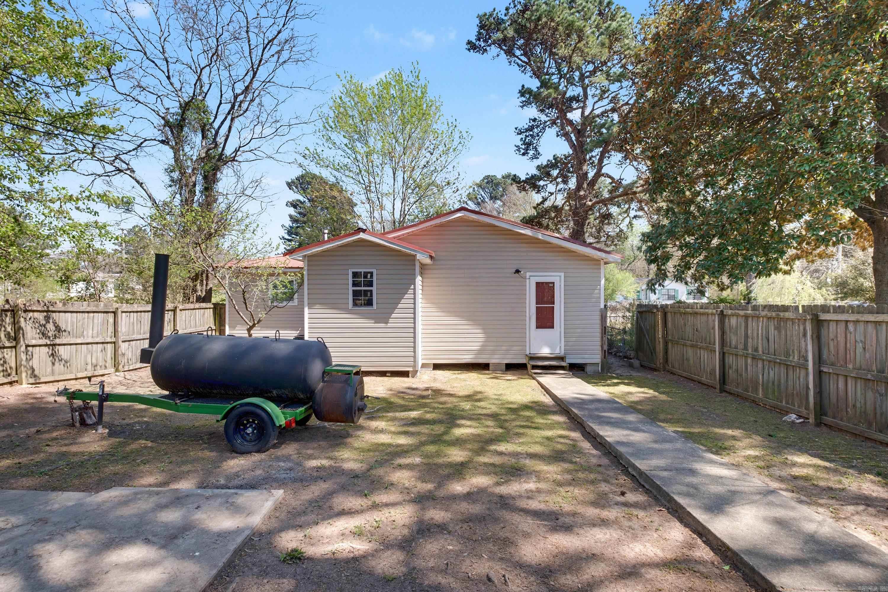 1623 Dixie  Benton, AR