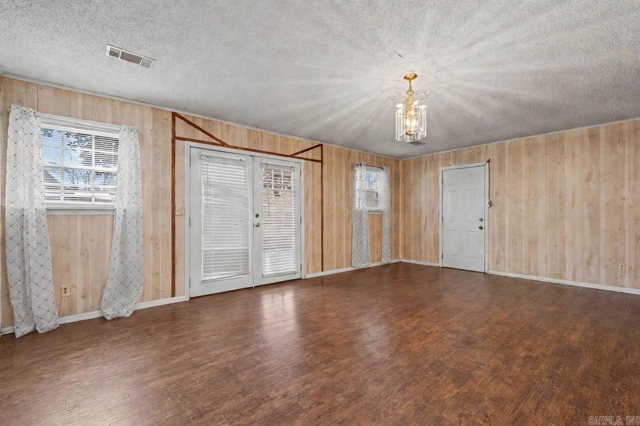 1623 Dixie  Benton, AR