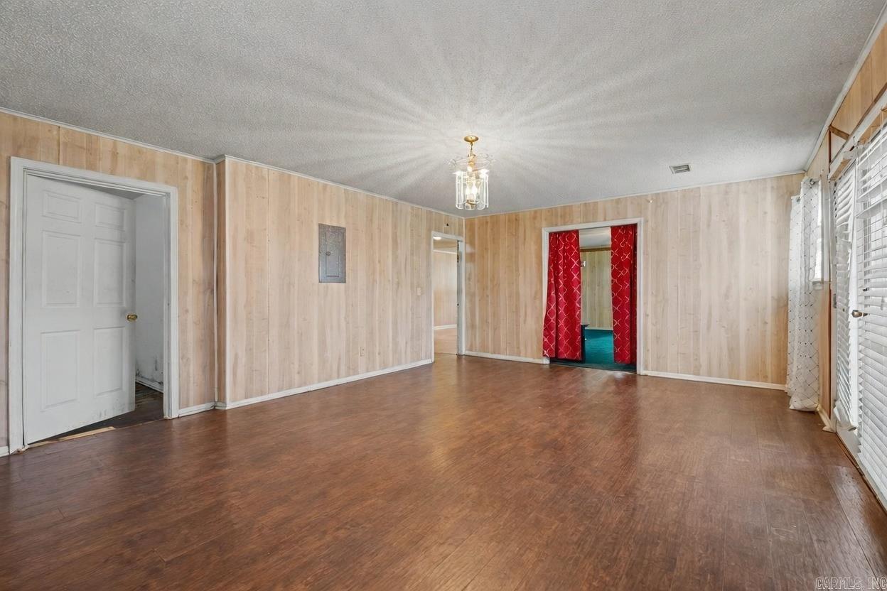 1623 Dixie  Benton, AR