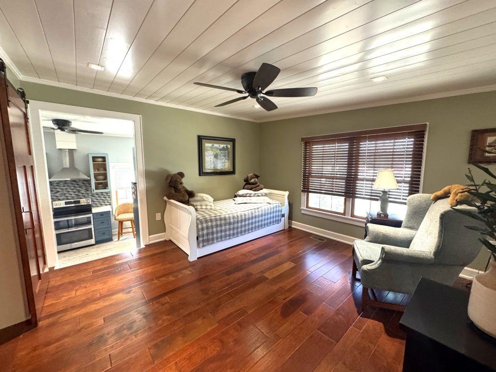 200 E Main  Hardy, AR