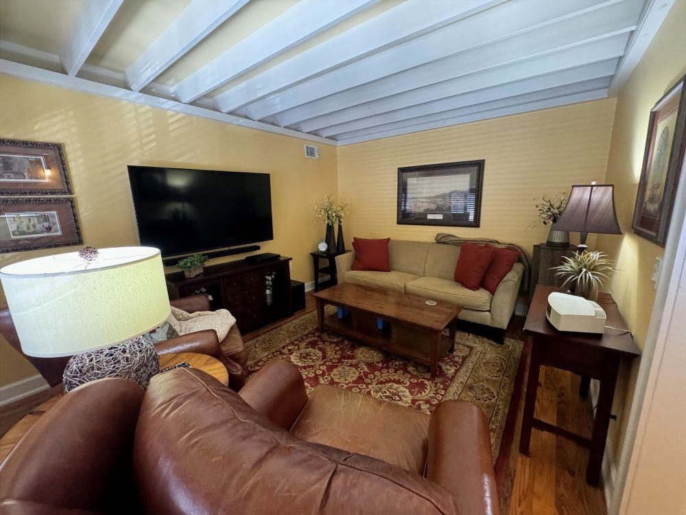 200 E Main  Hardy, AR