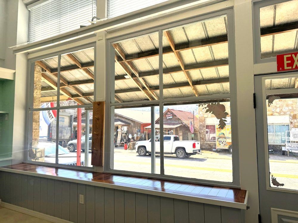 200 E Main  Hardy, AR