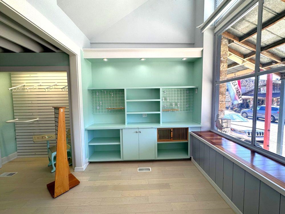 200 E Main  Hardy, AR