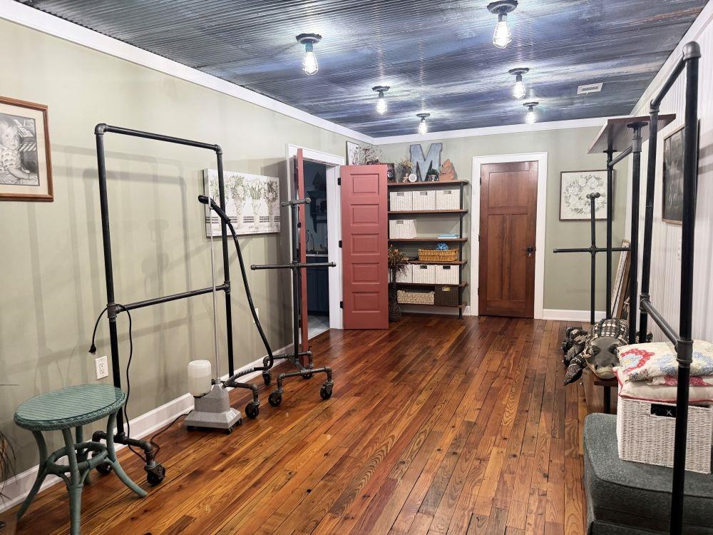 200 E Main  Hardy, AR