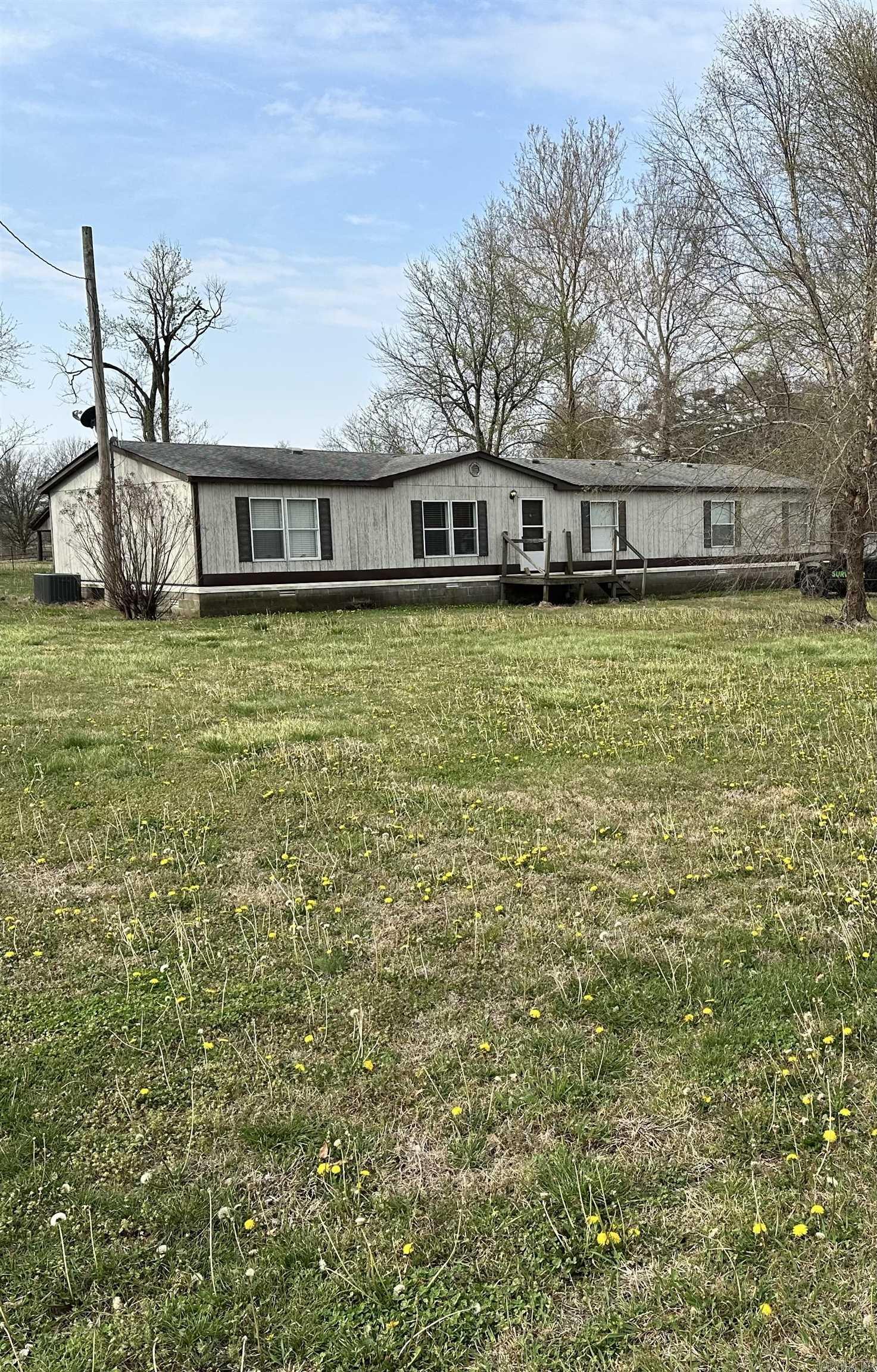72 Grassy Lake  Earle, AR