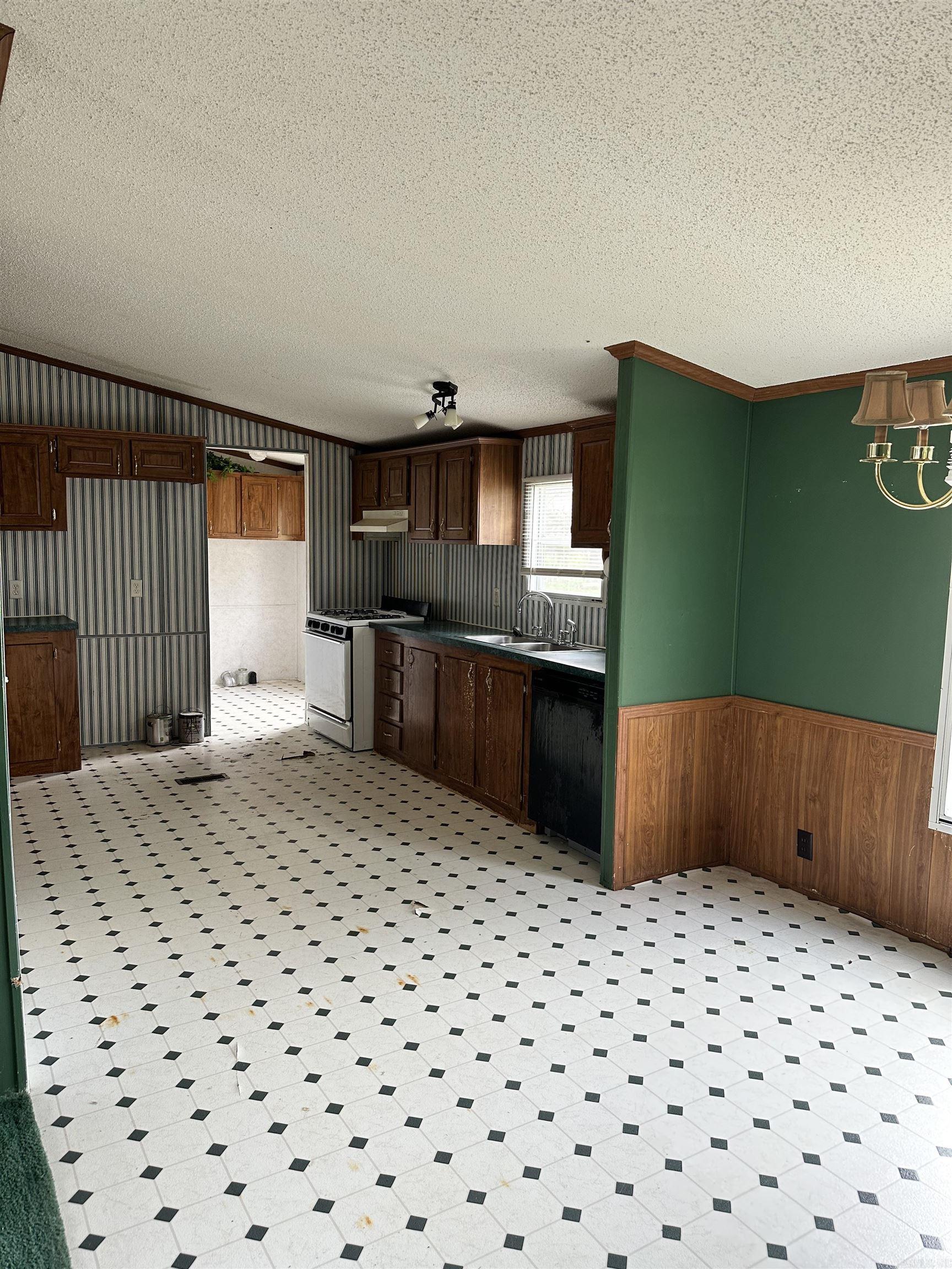 72 Grassy Lake  Earle, AR