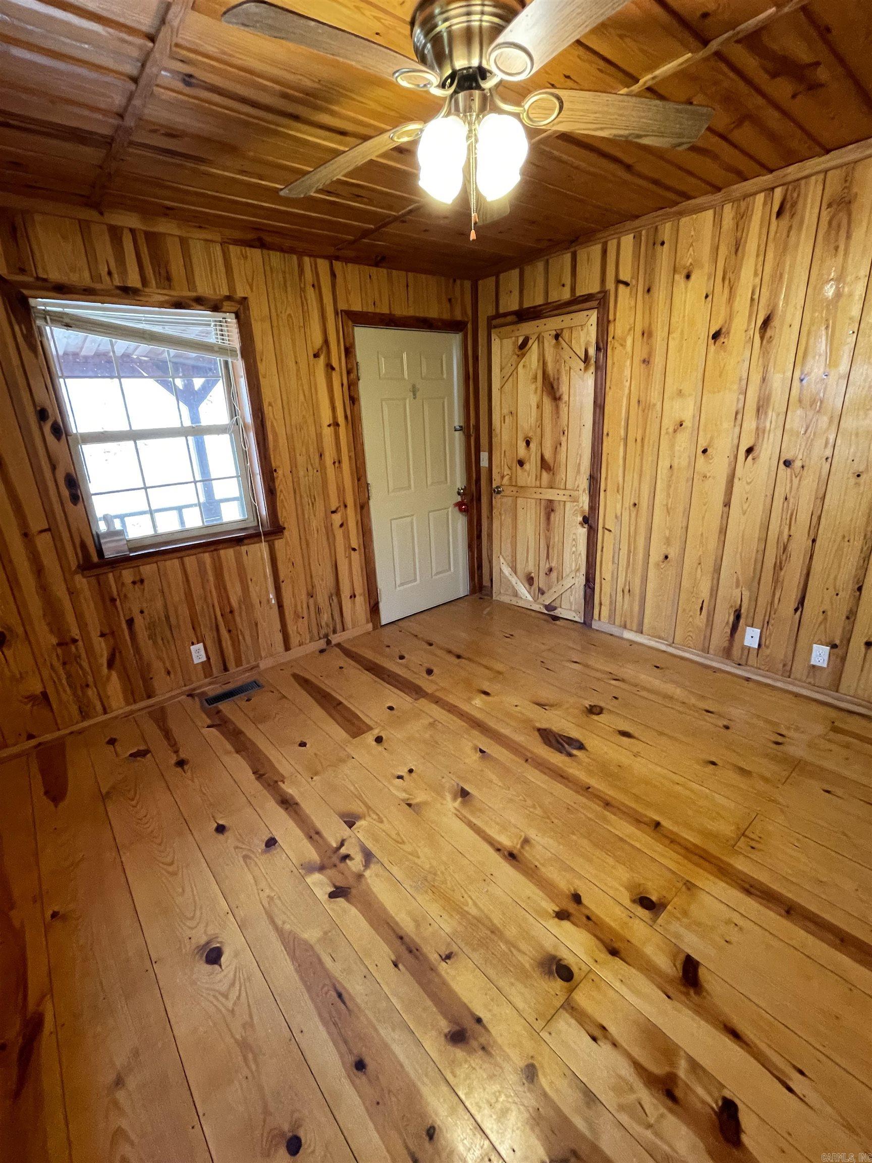 1671 Sylvan  Clinton, AR