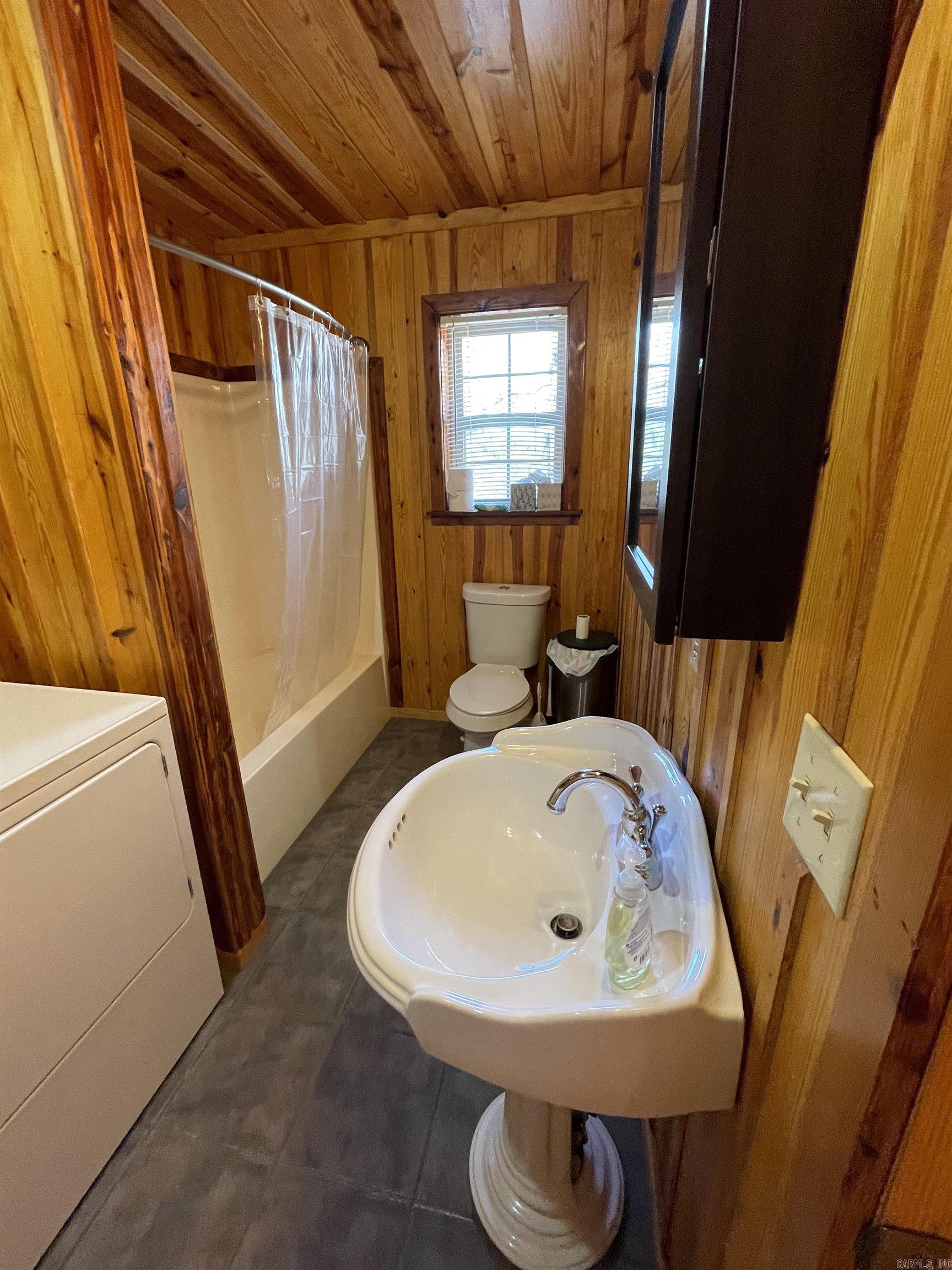 1671 Sylvan  Clinton, AR