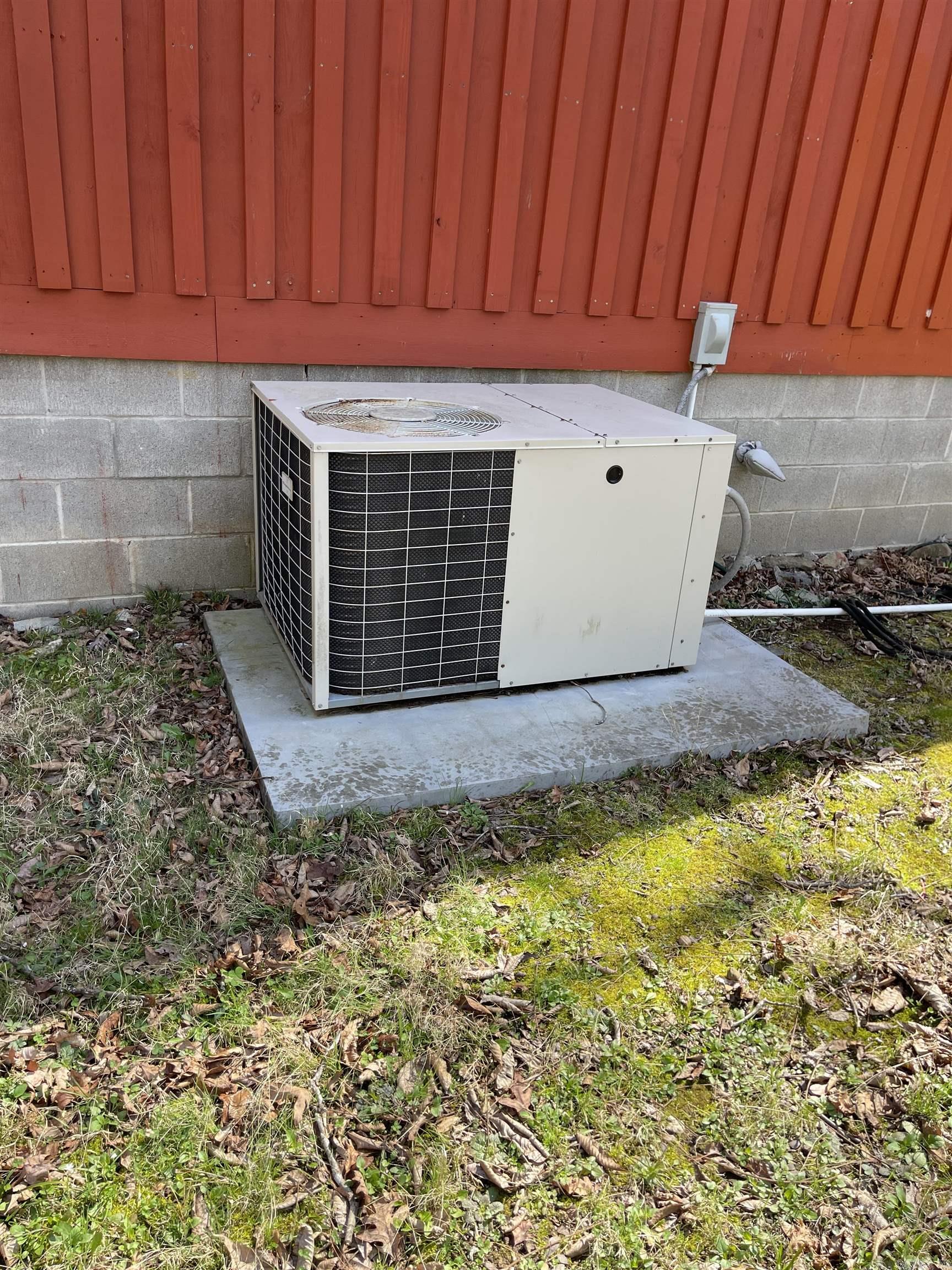 1671 Sylvan  Clinton, AR